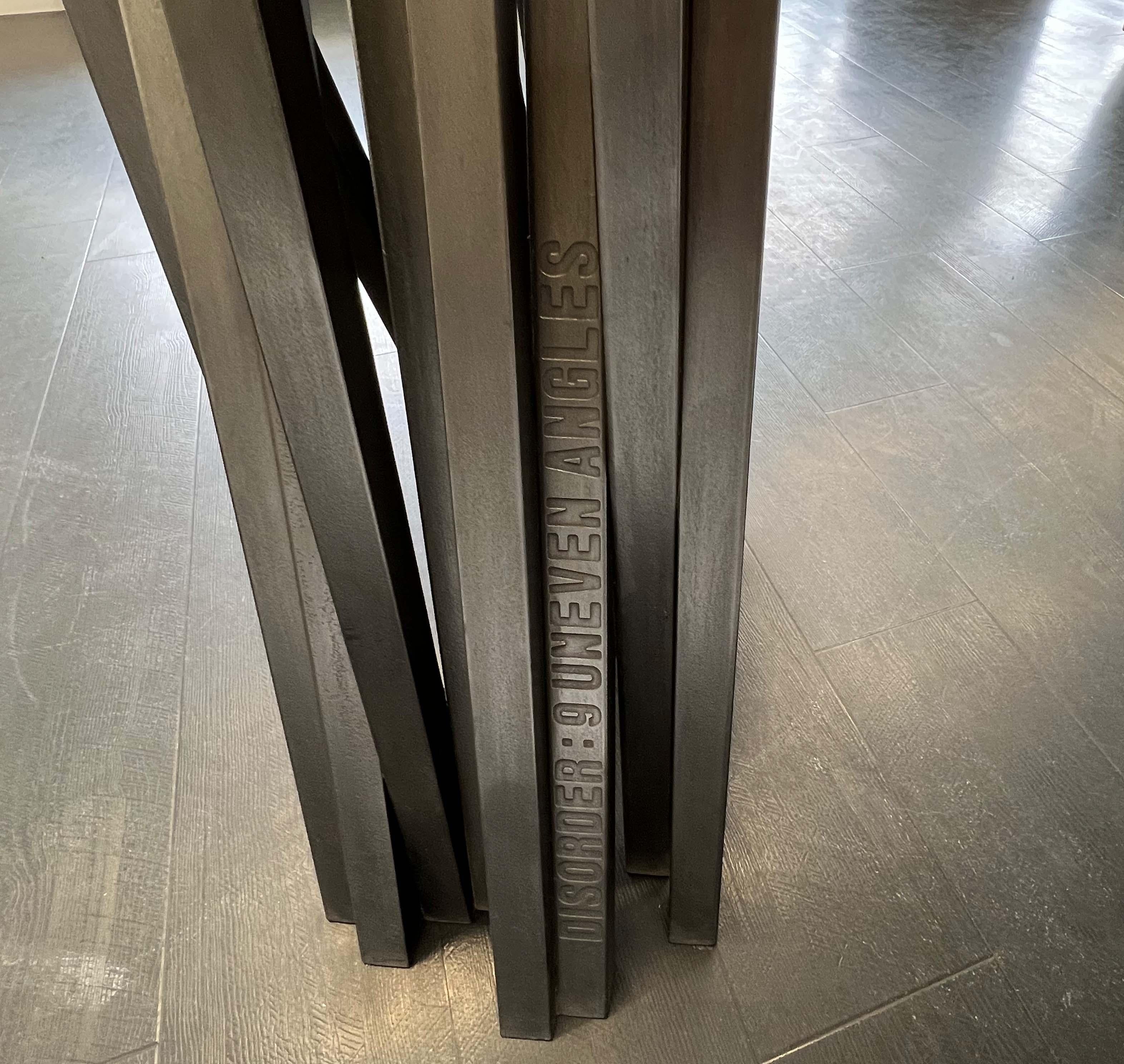 DISORDINE: 9 ANGOLI IRREGOLARI - Sculpture Astratto di Bernar Venet