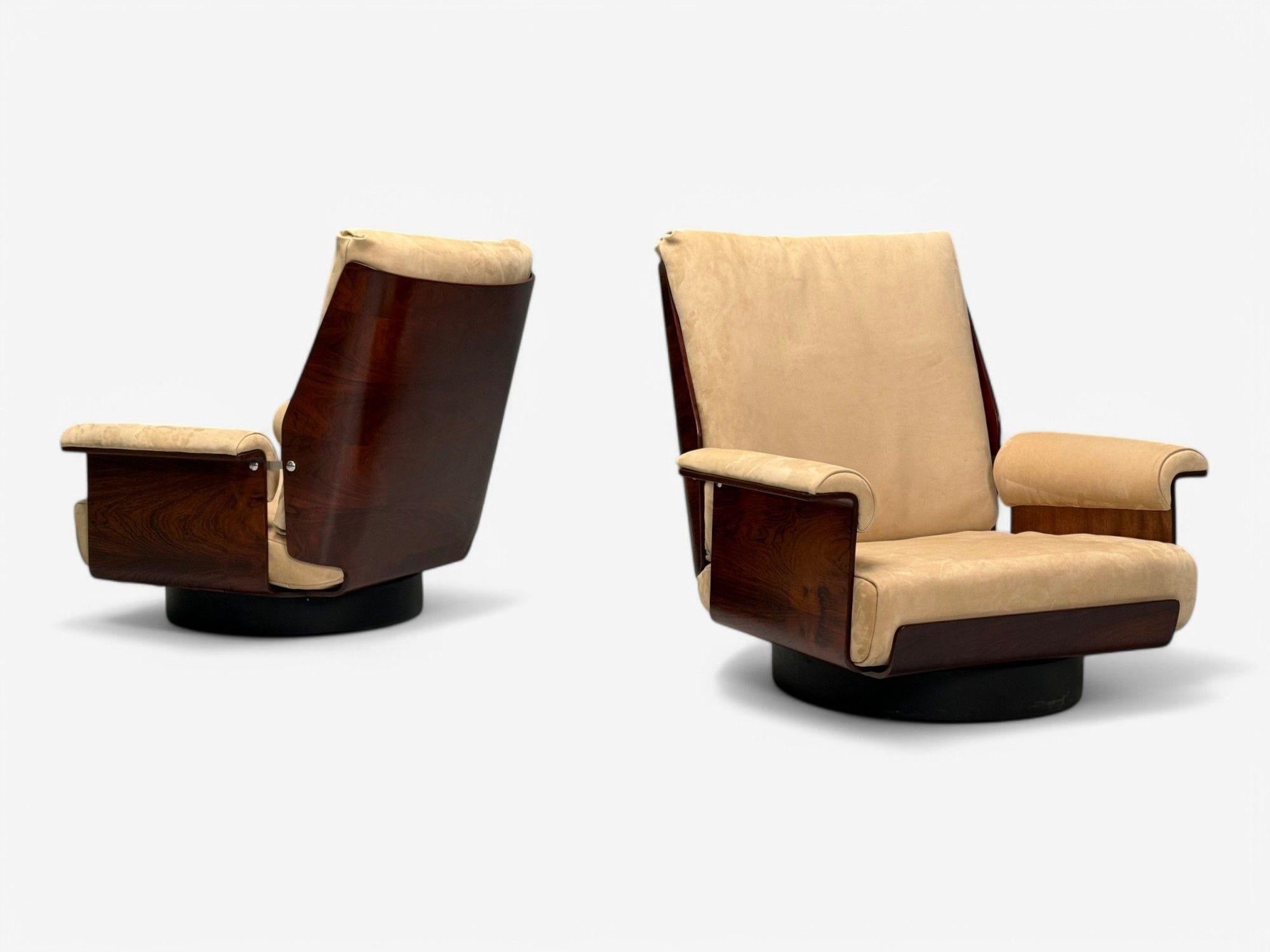 Milieu du XXe siècle Bernard Brunier, French Mid-Century Modern, Rosewood, Suede, Low Lounge Chairs (chaises longues basses) en vente