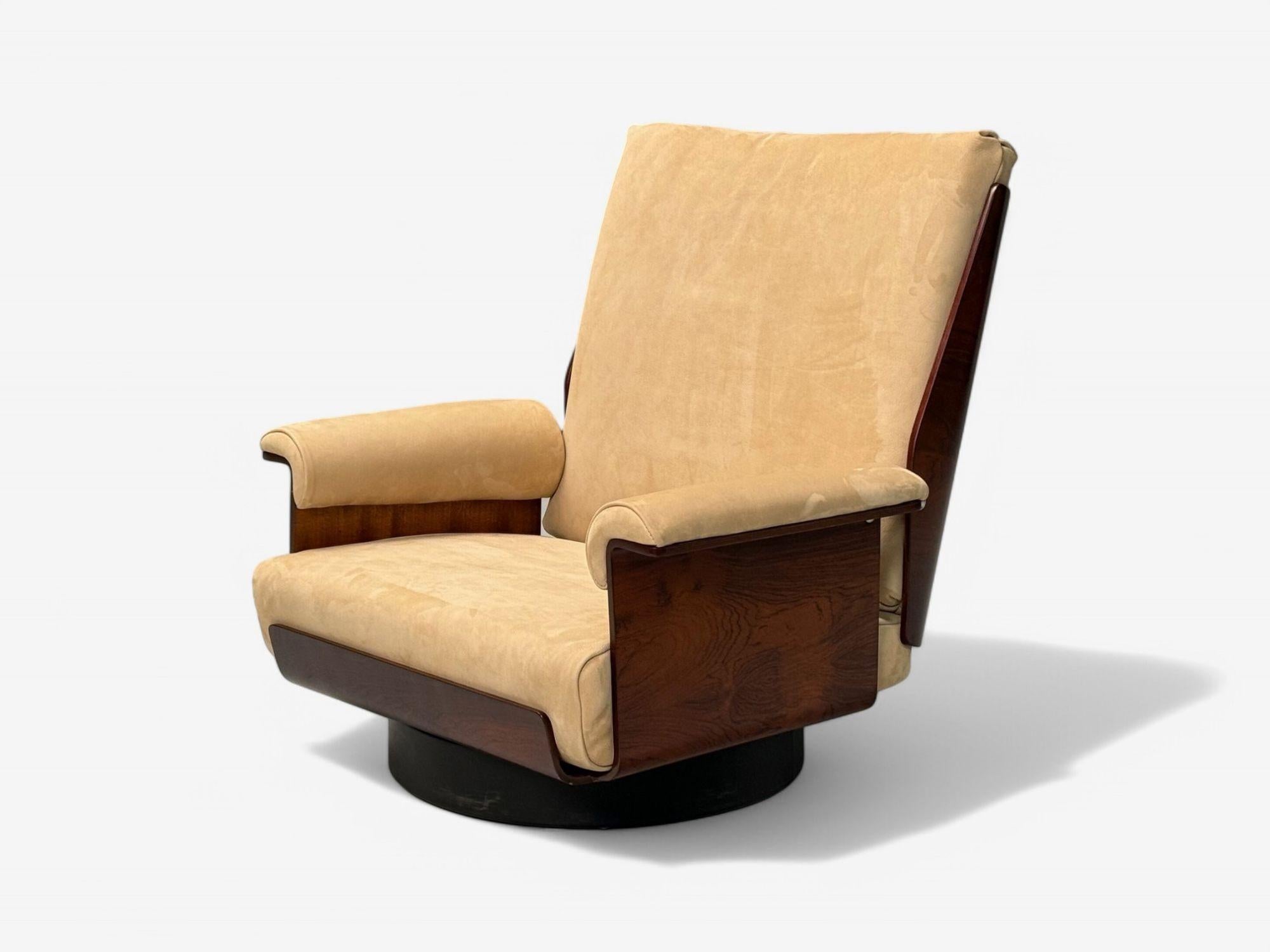 Daim Bernard Brunier, French Mid-Century Modern, Rosewood, Suede, Low Lounge Chairs (chaises longues basses) en vente