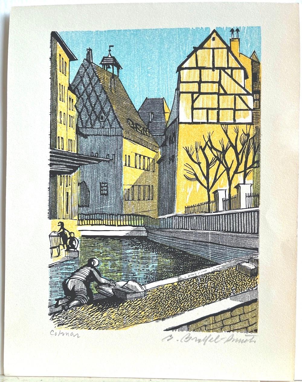 COLMAR ist ein Original-Holzstich des amerikanischen Künstlers Bernard Brussel-Smith, handgedruckt in gelber, hellblauer und schwarzer Tinte. COLMAR stellt eine malerische französische Dorfszene mit mittelalterlichen Fachwerkhäusern, einem Kanal und