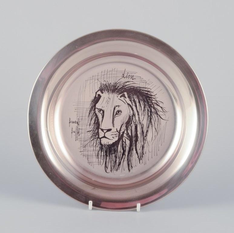Bernard Buffet (1928-1999), French artist.
Year plate in sterling silver. 1976.
Engraved image of a lion.
Hallmarked on the front and back.
Original box.
Perfect condition.
Dimensions: Diameter 20.3 cm x Height 1.8 cm.