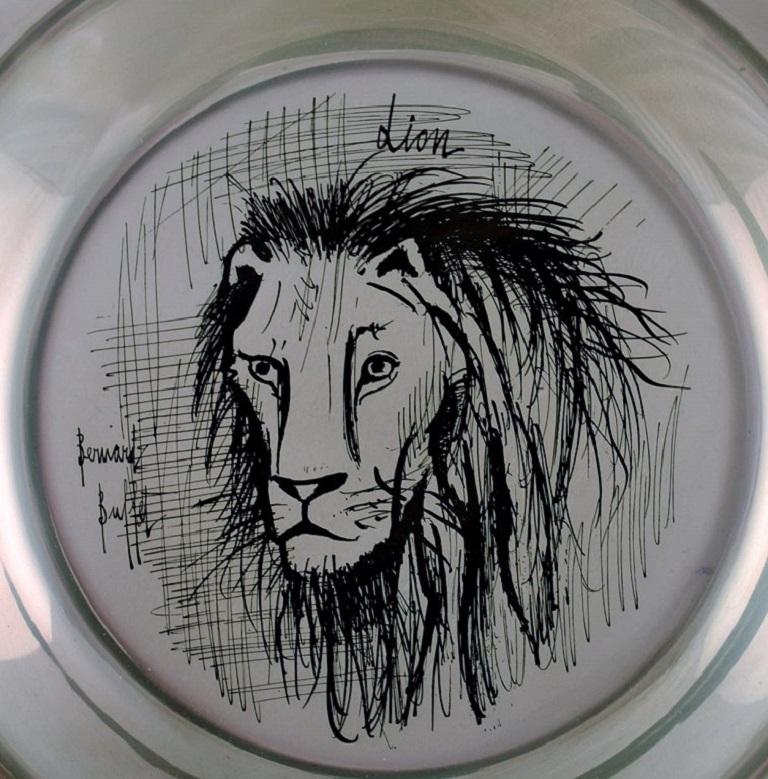 Bernard Buffet, 1928-1999. 
Three annual plates in sterling silver with engraved animal motifs. 
Dated 1975-77.
In very good condition.
Stamped.
Measures: 20 cm.