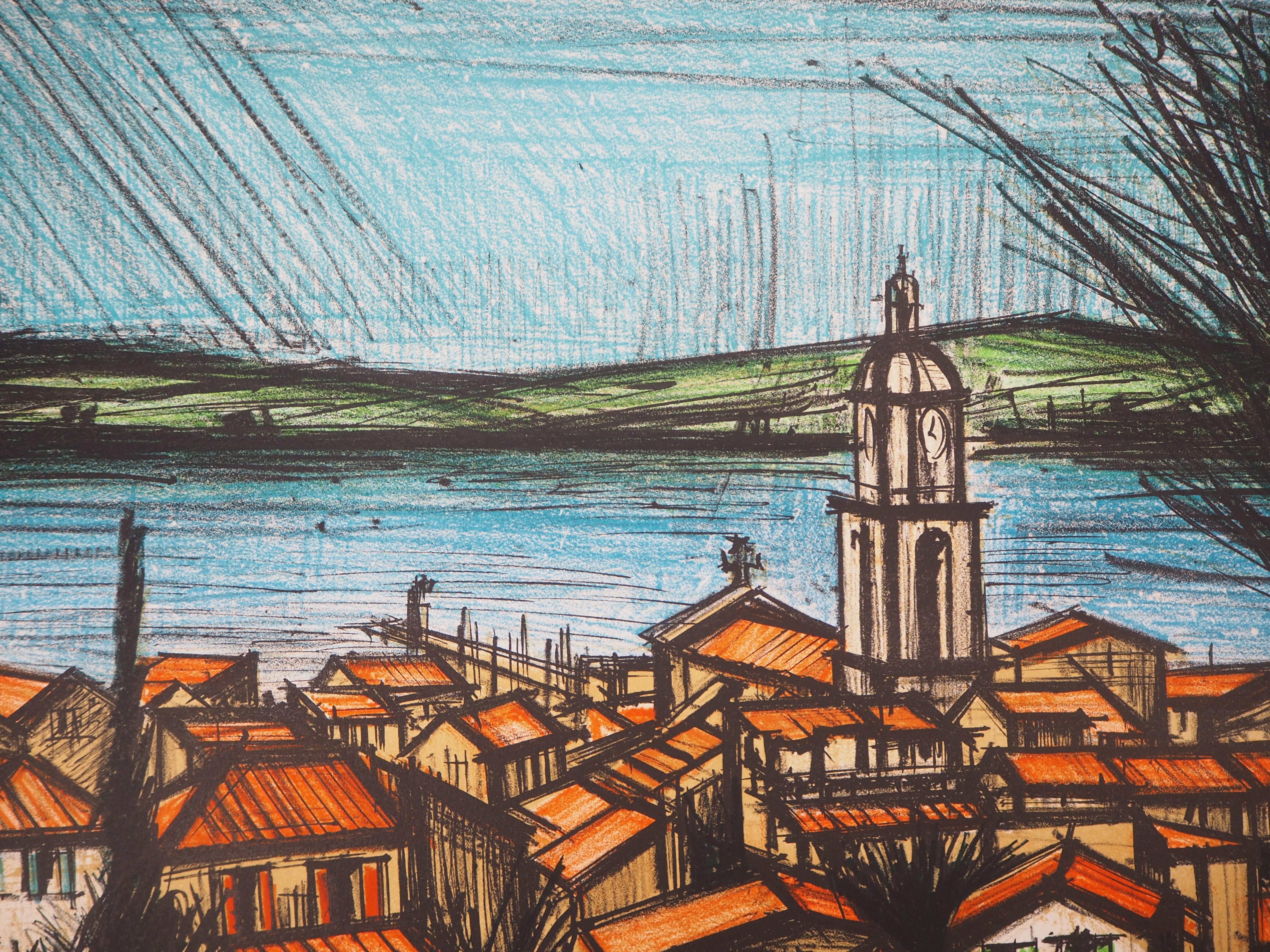 Costa Azul : Pueblo de Saint Tropez - Litografía original (Mourlot #238) - Landscape Print Gris de Bernard Buffet
