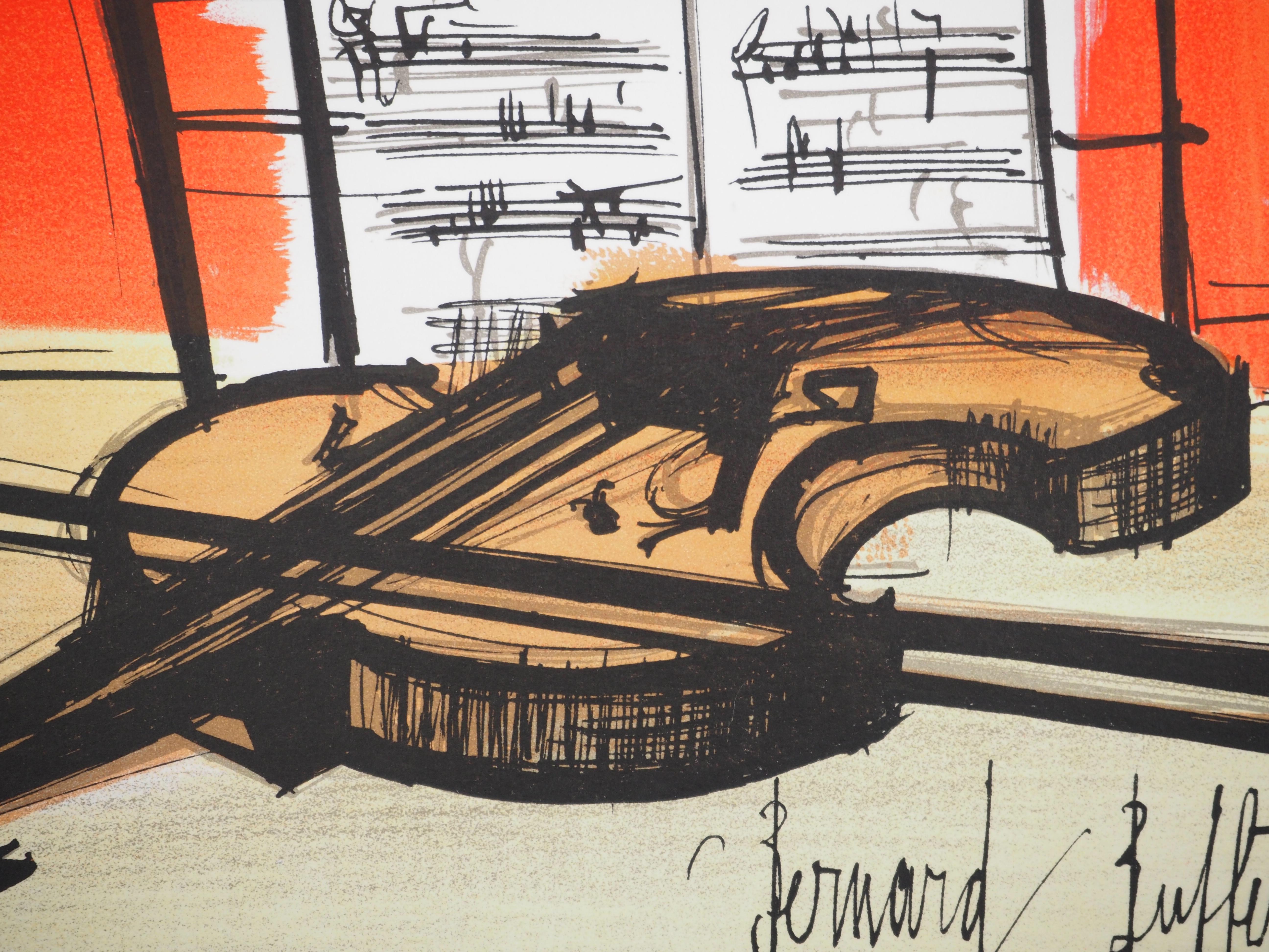 Bernard Buffet (1928-1999)
Natura morta con violino, 1965

Litografia originale (atelier Mourlot)
Firma stampata nella lastra 
Su pergamena 30 x 24 cm (c. 11,8 x 9,4 pollici)

INFORMAZIONI : Litografia creata in omaggio a Raoul Dufy e stampata nel