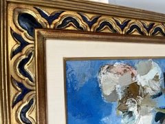 Bouquet di peonie con sfondo blu