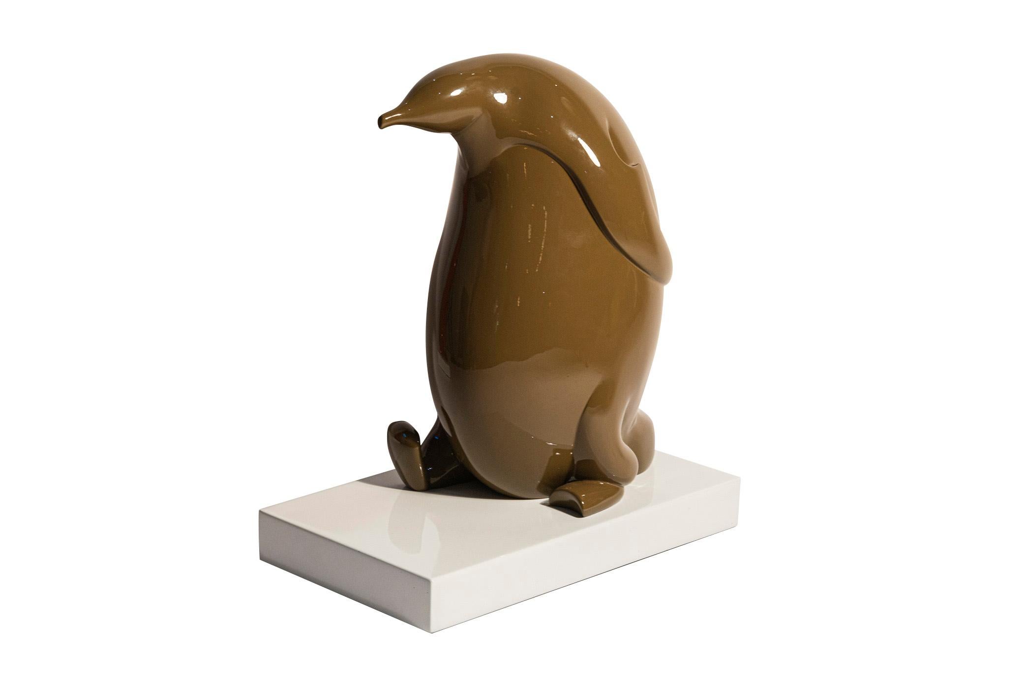 Bernard Conforti, 
Penguin sculpture, 
Resin, 
Signed and numbered II/IV, 
France, circa 2010.

Measures: Height 41 cm, width 22 cm, depth 35 cm.