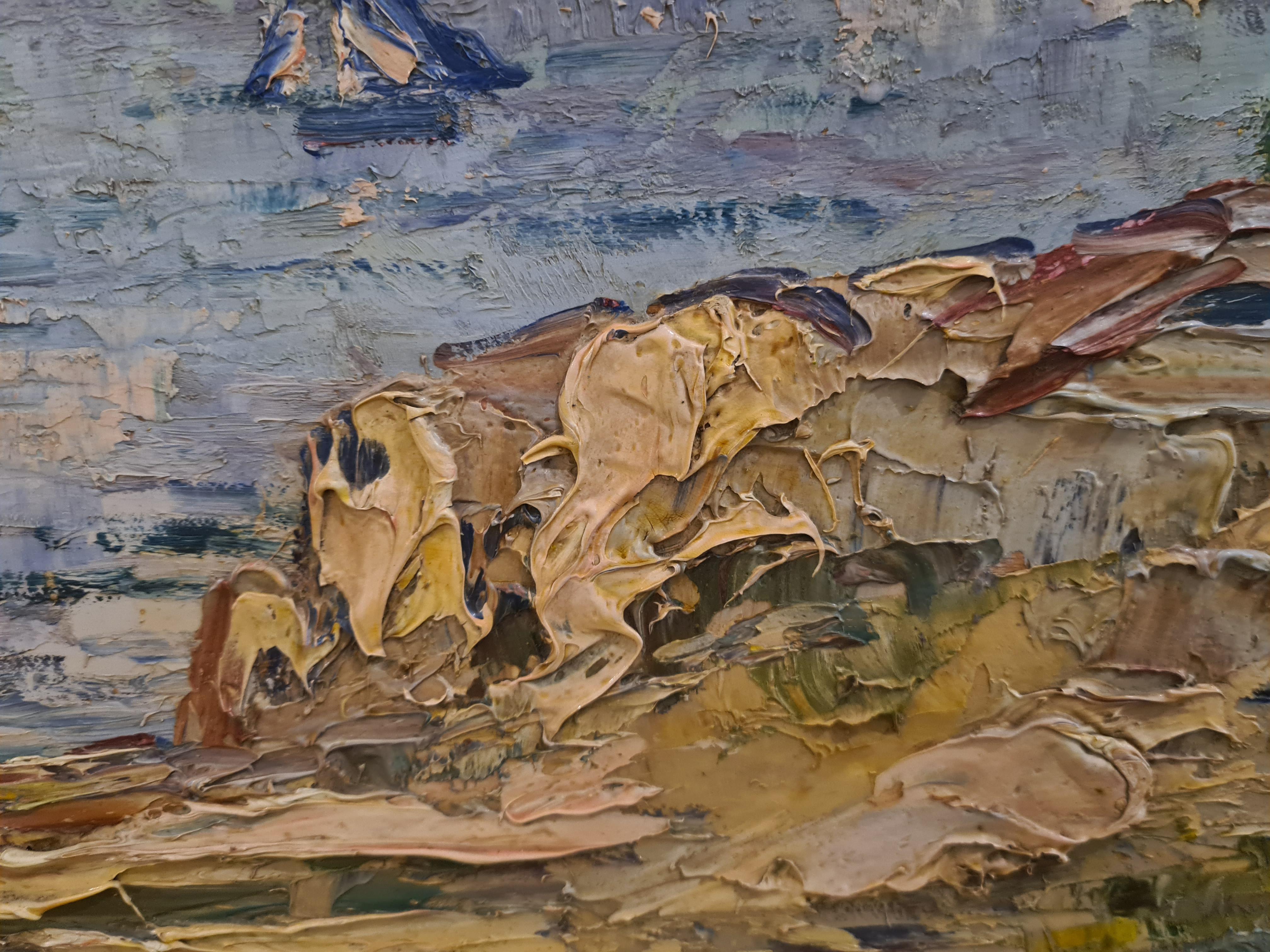 Huile sur carton du début du 20e siècle représentant la côte de Cassis dans le sud de la France par Bernard Cowez. Signé en bas à droite, présenté dans un beau cadre en bois sculpté, peint et doré. L'œuvre est titrée au dos du panneau et porte un