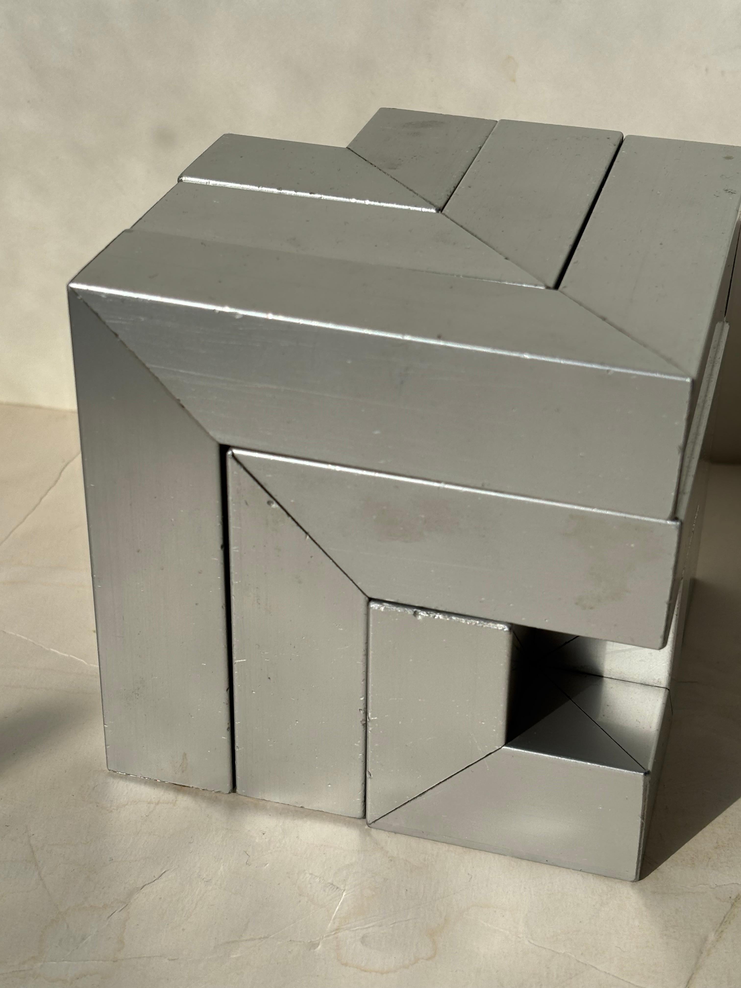 Moderno Bernard Girette puzzle in alluminio scultura astratta, titolo  Le Pentac . in vendita