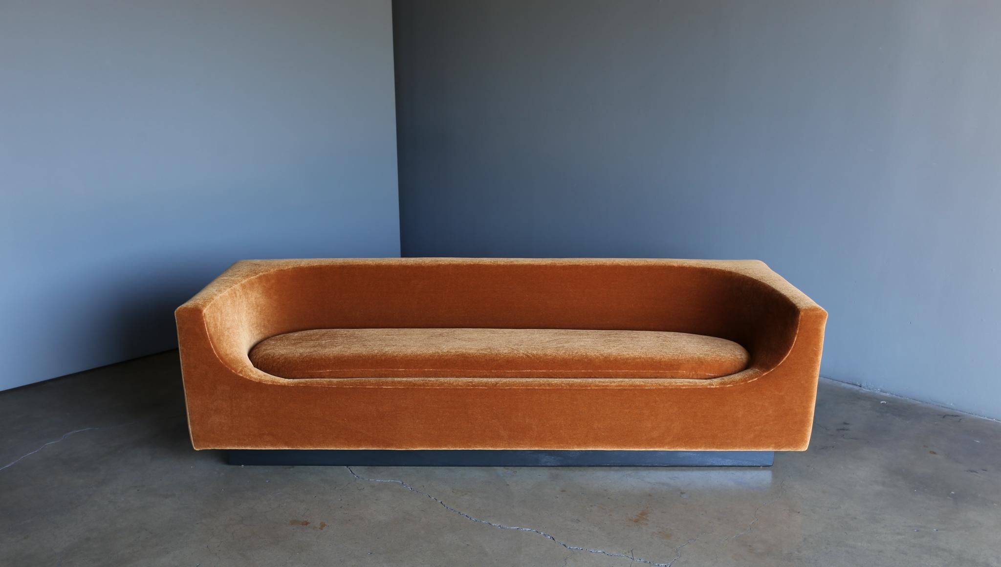 Bernard Govin Elliptique Sofa in Mohair for Saporiti Italia, circa 1965 3