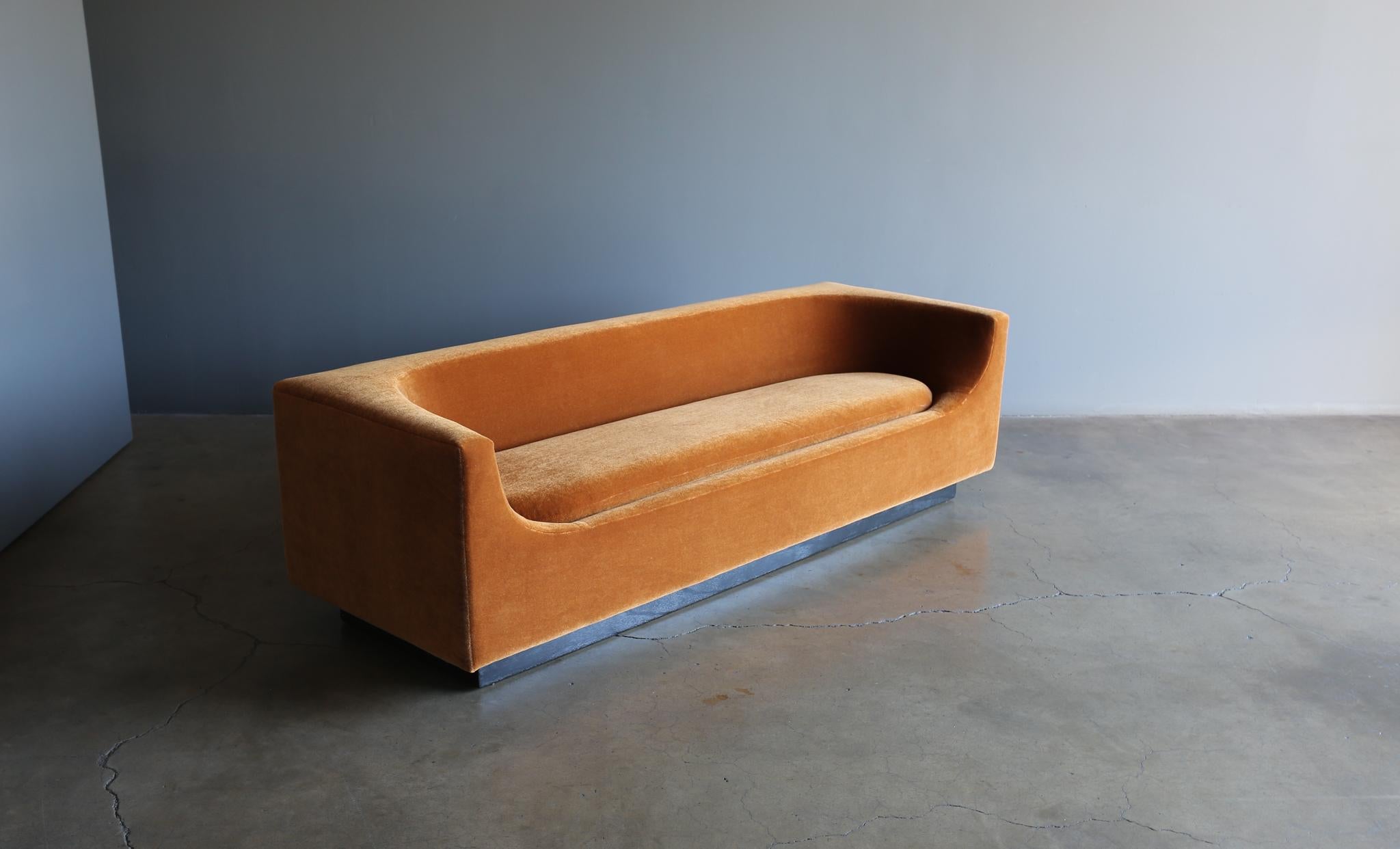 Bernard Govin Elliptique Sofa in Mohair for Saporiti Italia, circa 1965 In Good Condition In San Juan Capistrano, CA