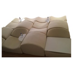 Grand canapé modulaire Asmara de Bernard Govin, 1966. Édition Ligne Roset en blanc