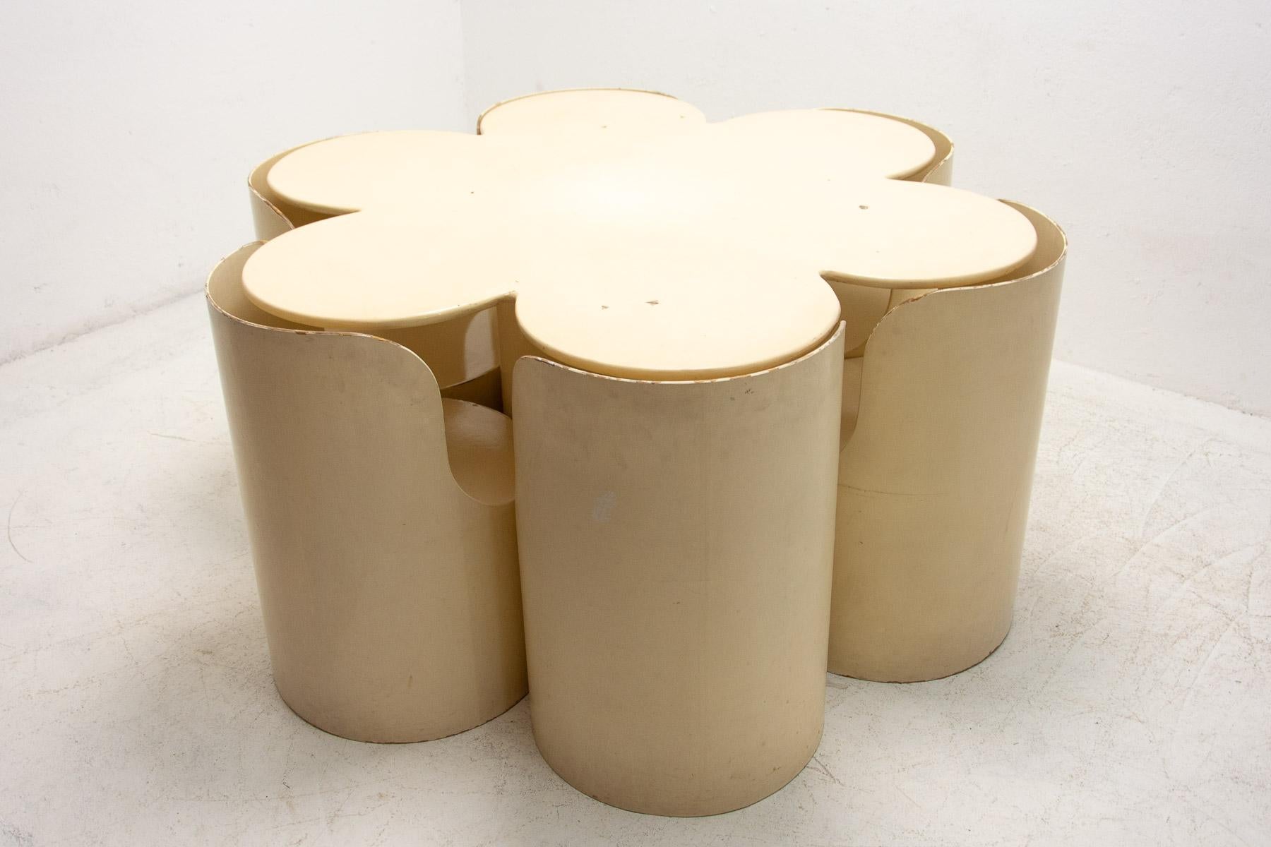 Bernard Holdaway for Hull Traders Furniture Ltd, a Tomatom dining suite, designed 1966
comprising six chairs and a petal shaped table,
with original paper label. An original pillows missing.
In good Vintage condition, showing signs of age and