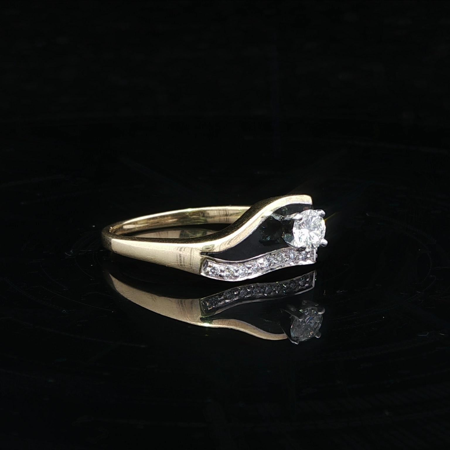 -- A. Stone:
(1) Corallo nero naturale autentico - taglio personalizzato - intarsio - colore nero
(1) Diamanti naturali autentici - taglio rotondo brillante - incastonati - colore H - purezza SI1 - 0,28ctw (esatto)
(12) Diamanti Nature autentici -