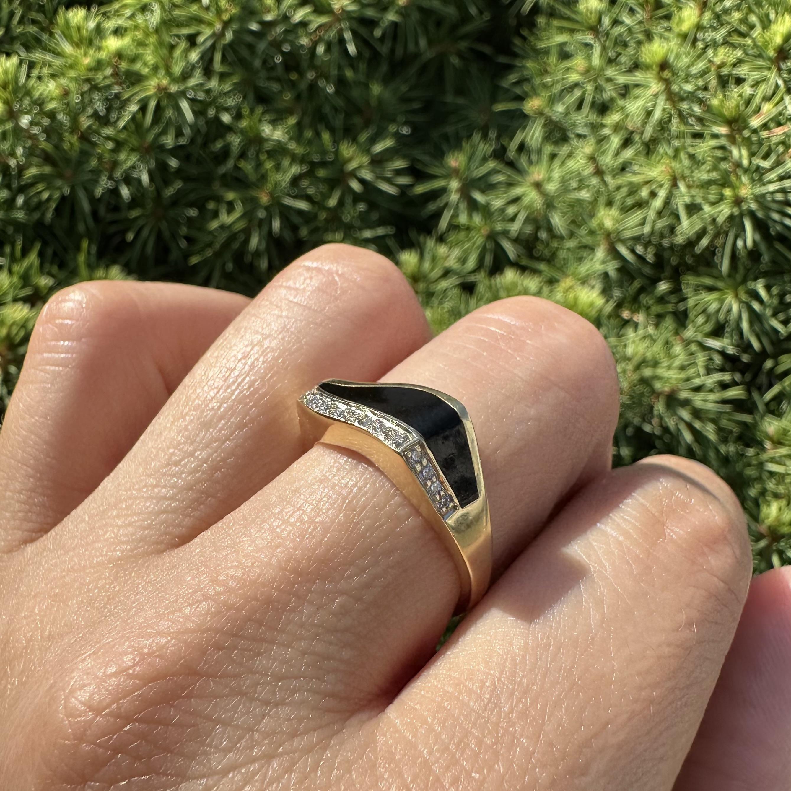 Bernard K Passman Anello a fascia ondulata in oro giallo 18 carati con corallo nero e diamante da 0,08 carati 6