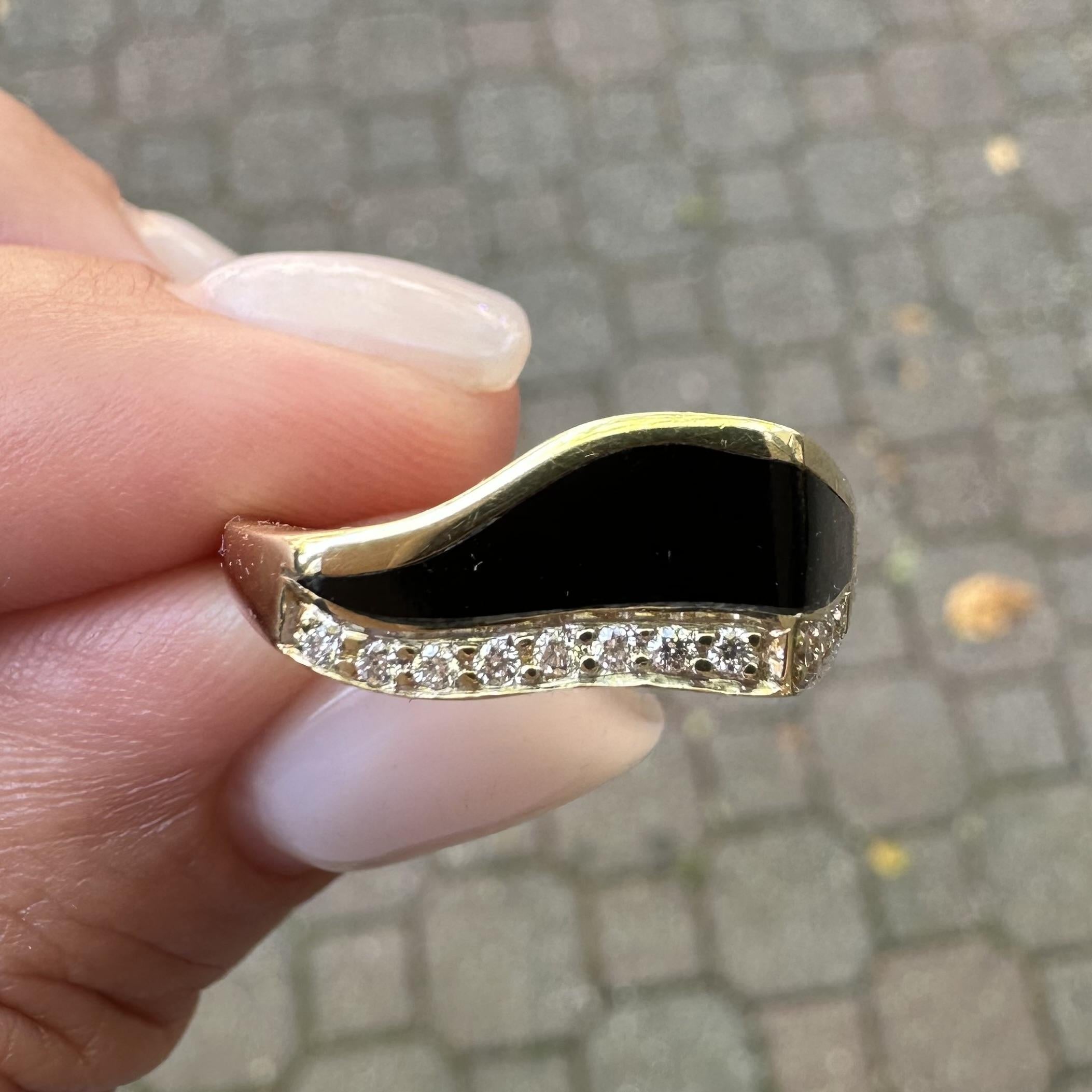 Donna Bernard K Passman Anello a fascia ondulata in oro giallo 18 carati con corallo nero e diamante da 0,08 carati