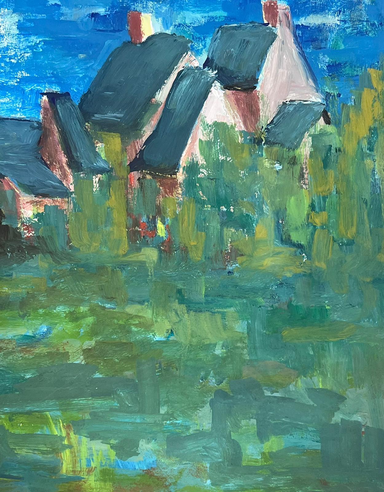 Modernistisches Gemälde des 20. Jahrhunderts, Blaue Dachgebäude in leuchtend blauen Himmelsfeldern – Painting von Bernard Labbe