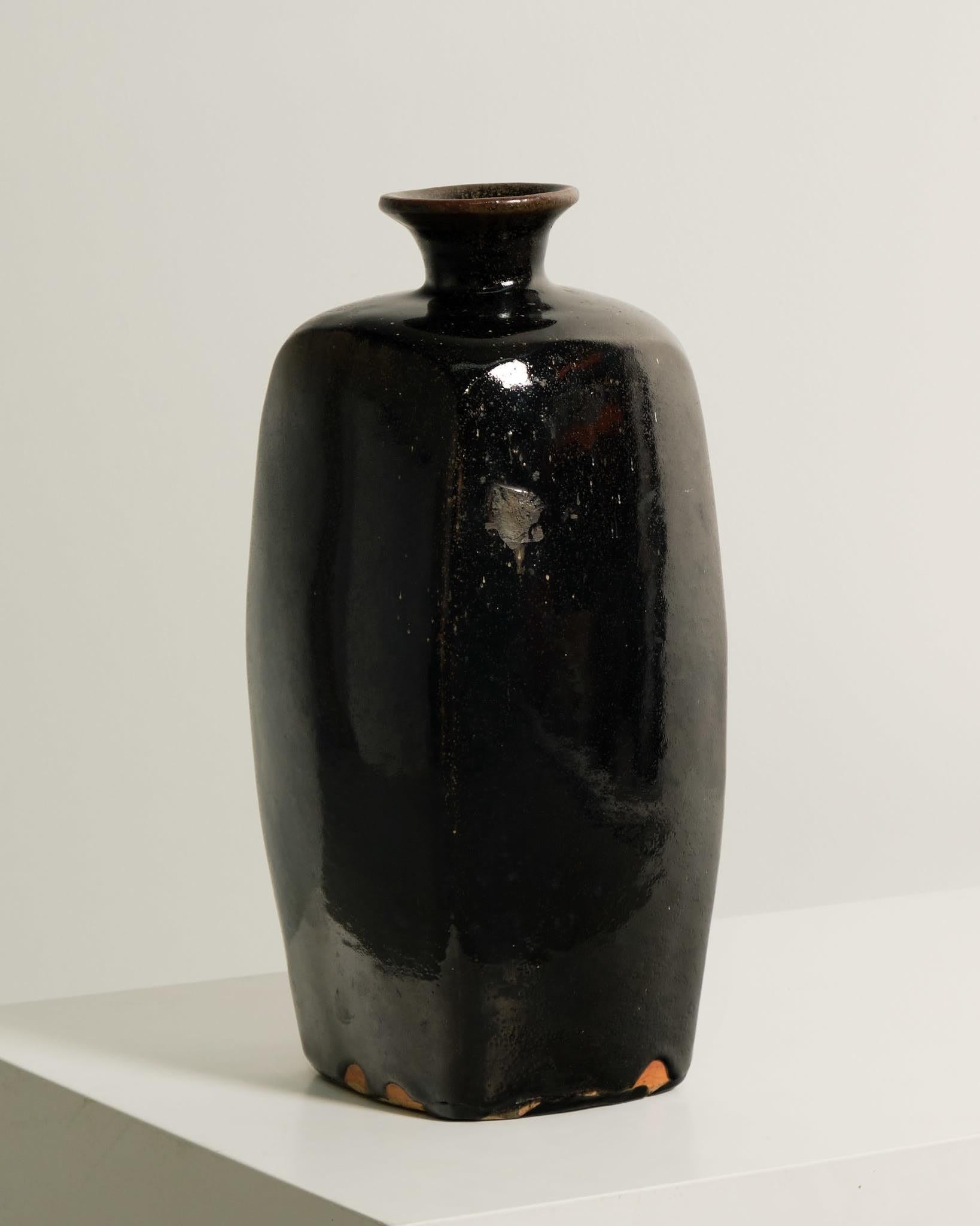 Tenmoku-Glasur 
H36 x D13 cm