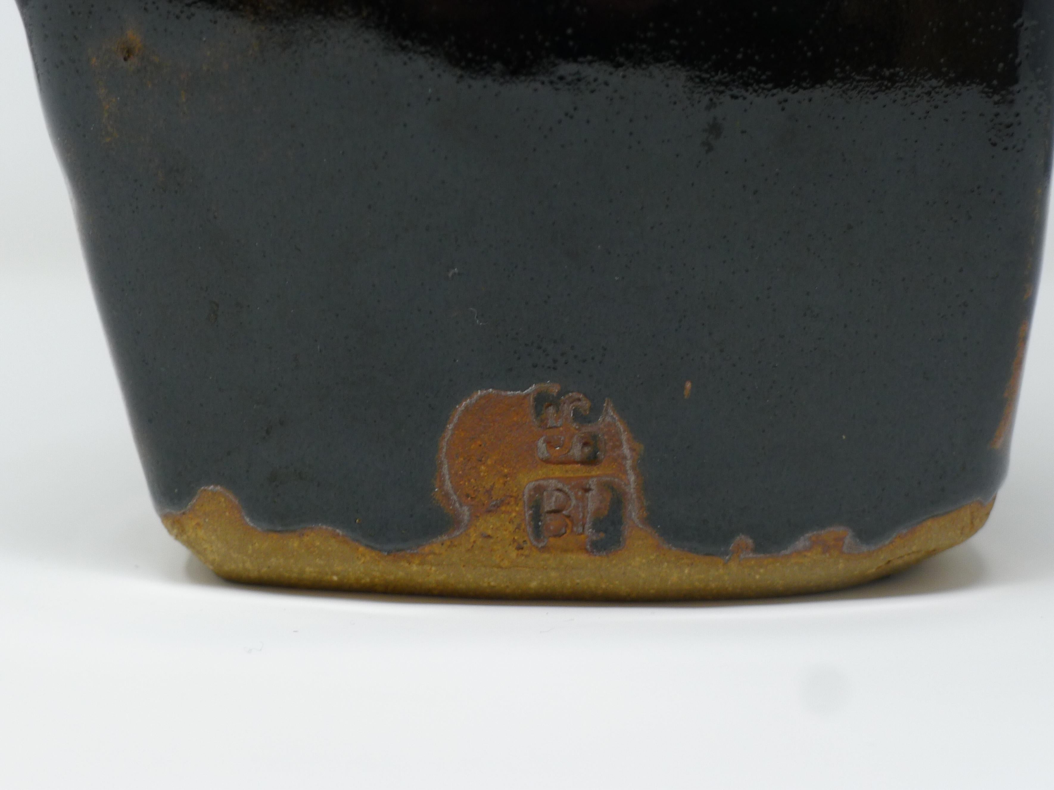 Mid-Century moderno Bernard Leach, Grande vaso a bottiglia in gres, smalti tenmoku e ferro, circa 1960 in vendita
