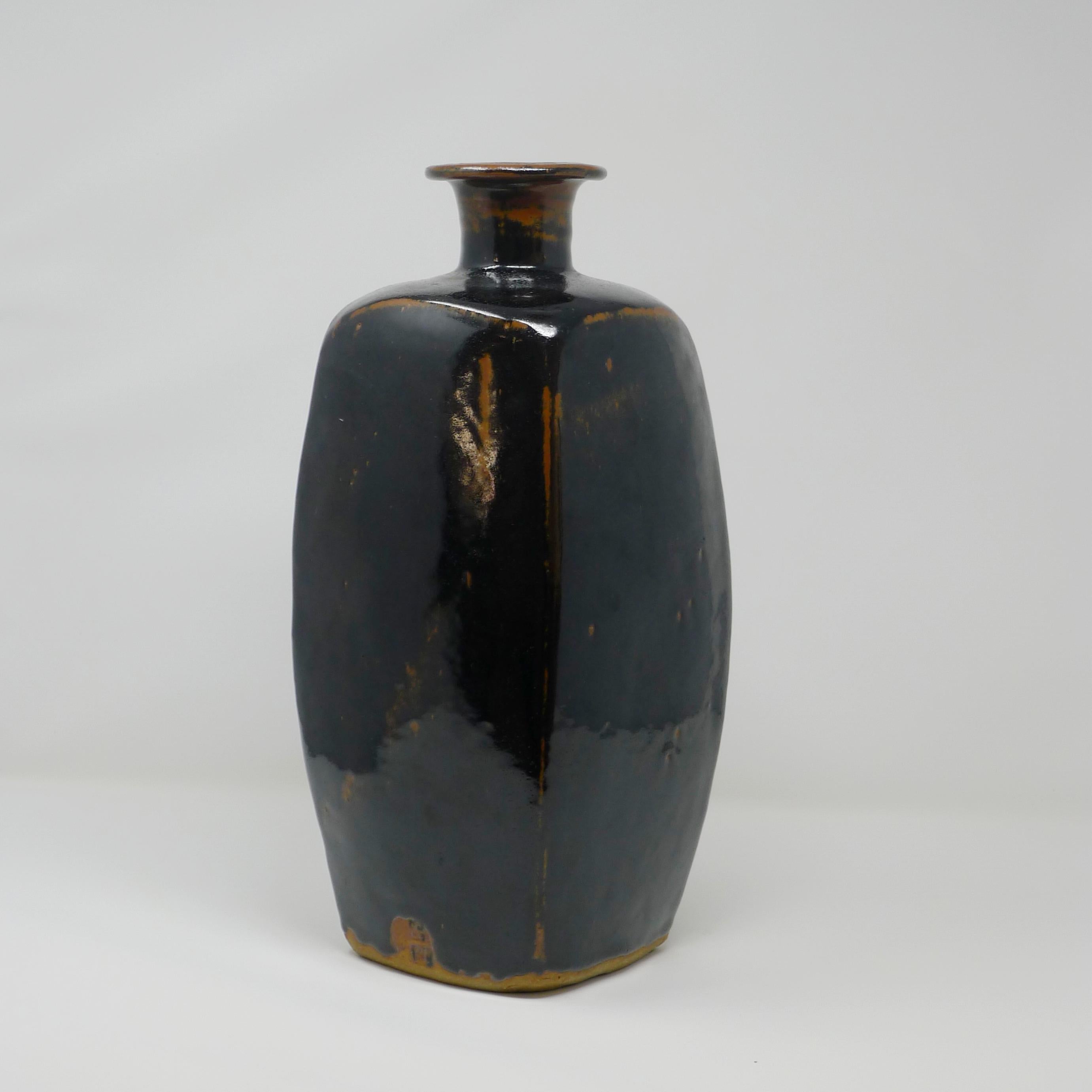 Bernard Leach, Grande vaso a bottiglia in gres, smalti tenmoku e ferro, circa 1960 in vendita 2