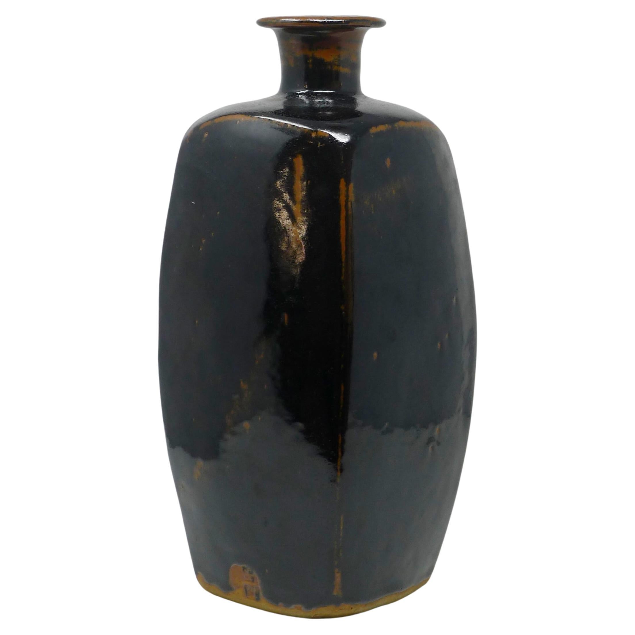 Bernard Leach, Grande vaso a bottiglia in gres, smalti tenmoku e ferro, circa 1960 in vendita