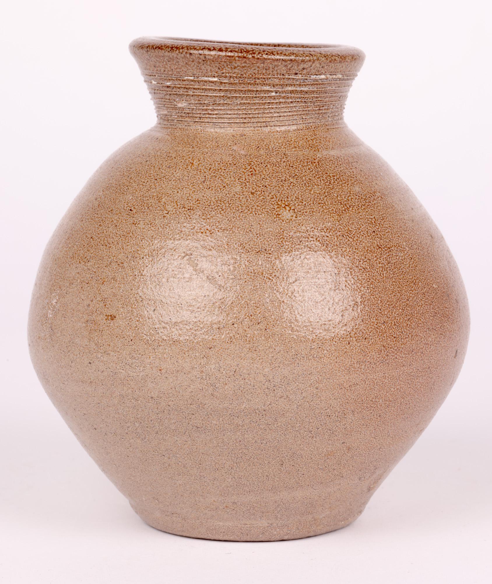 Bernard Leach Studio Pottery Vase à glaçure salée du milieu du siècle en vente 2