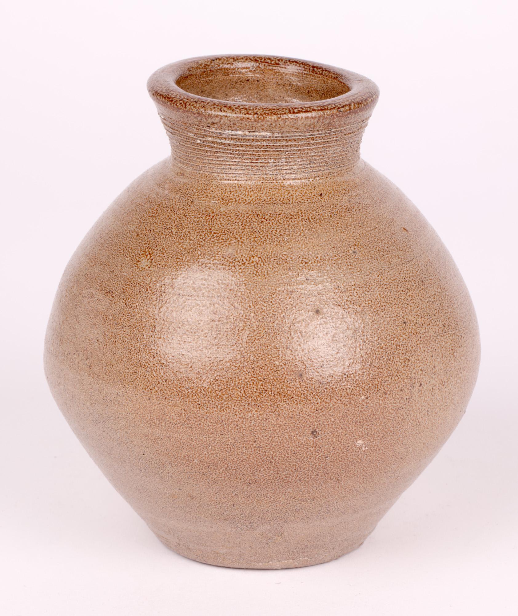 Bernard Leach Studio Pottery Vase à glaçure salée du milieu du siècle en vente 6
