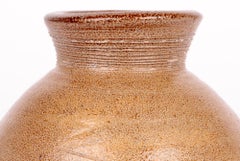 Bernard Leach Studio Pottery Vase à glaçure salée du milieu du siècle