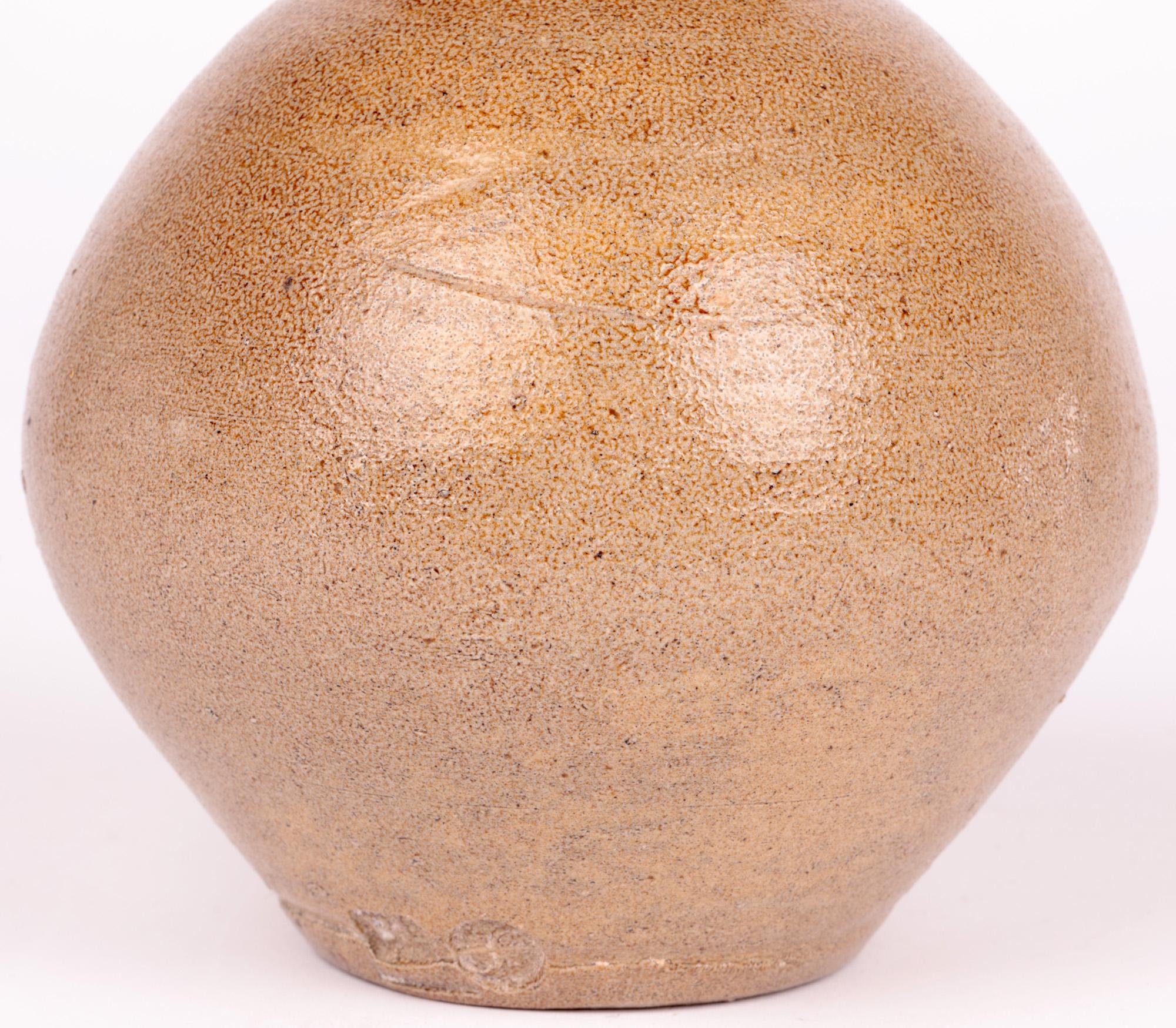 Bernard Leach Studio Pottery, Salzglasierte Vase (Moderne der Mitte des Jahrhunderts) im Angebot