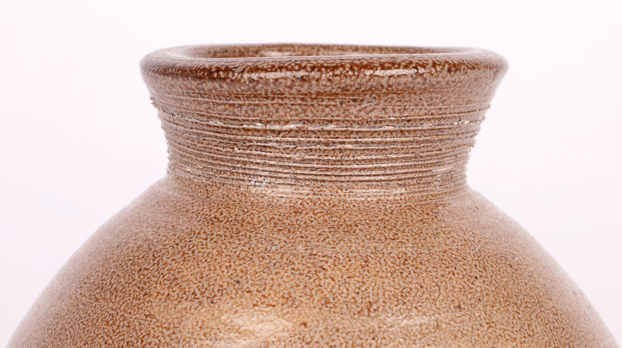 Milieu du XXe siècle Bernard Leach Studio Pottery Vase à glaçure salée du milieu du siècle en vente