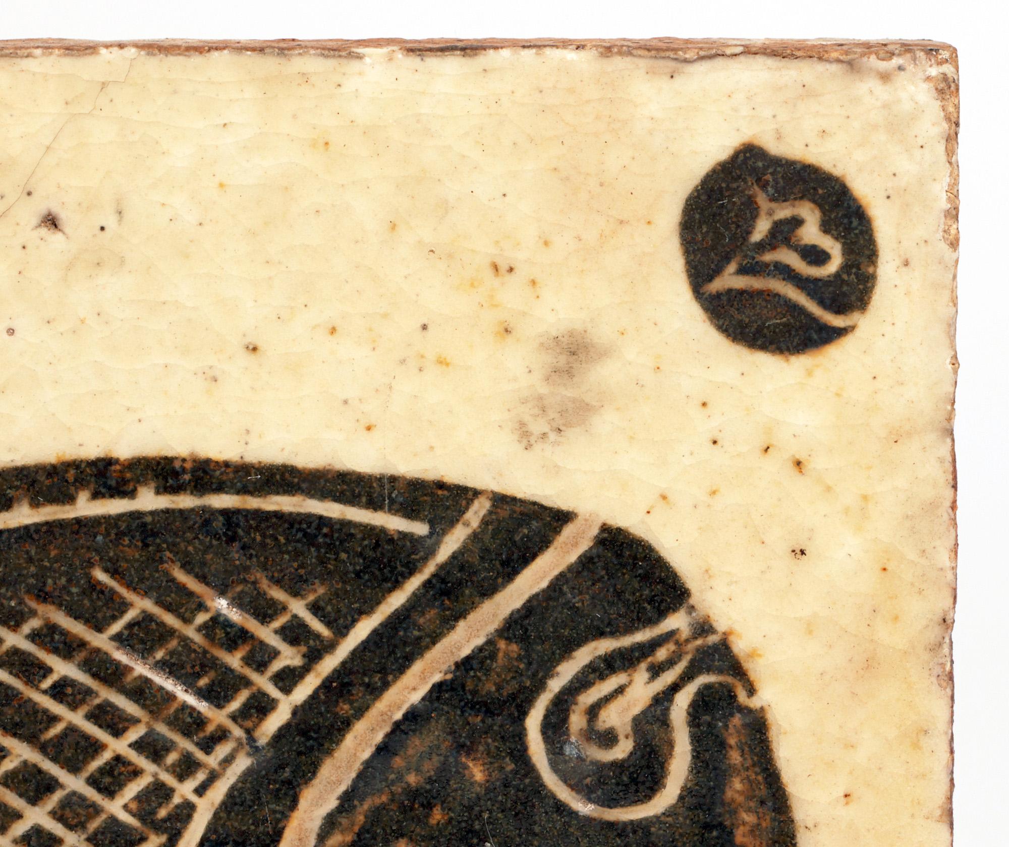 Milieu du XXe siècle Bernard Leach - Rare carreau émaillé « Early Fish » daté de 1933