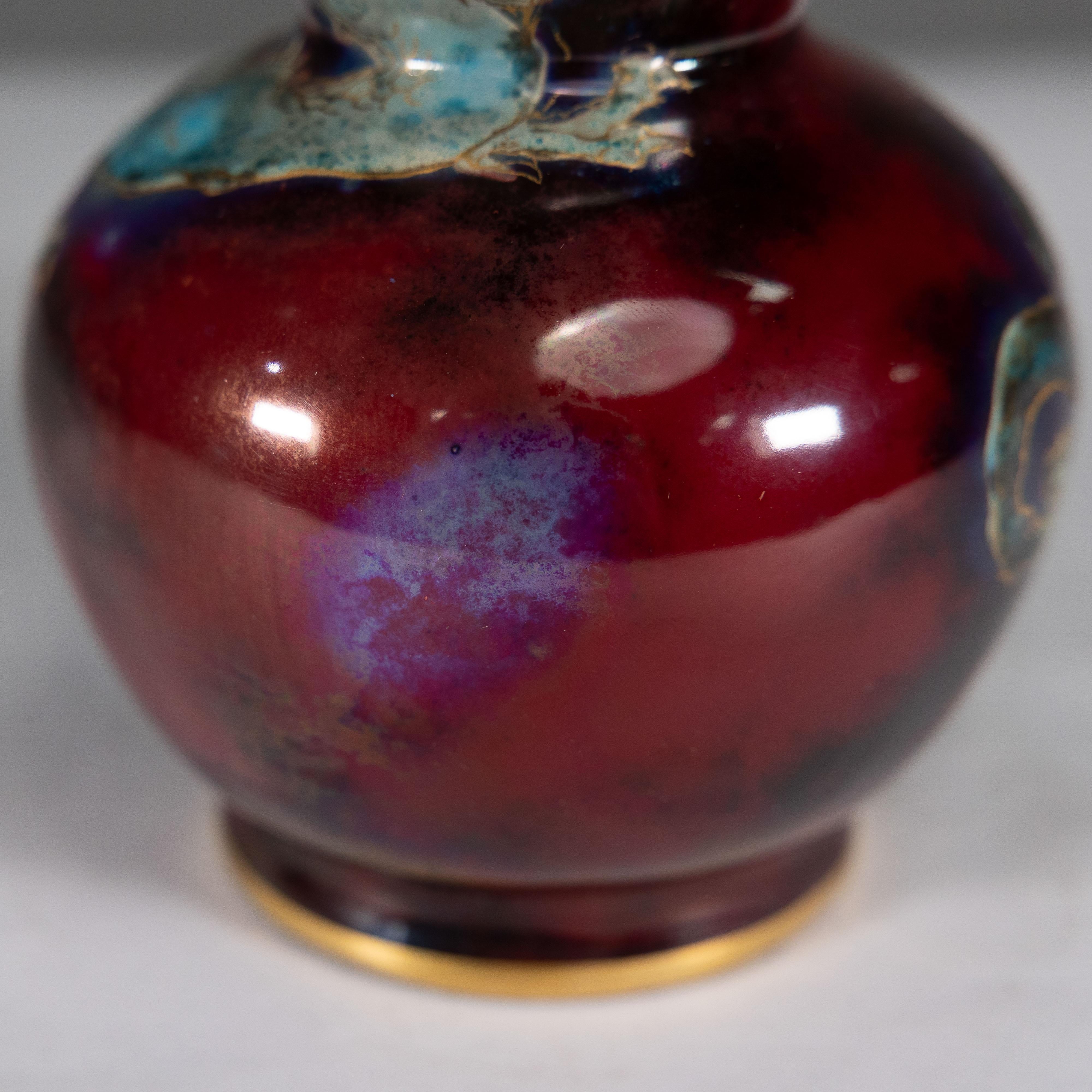 Bernard Moore. Un vaso rosso Flambe decorato con un drago in stile giapponese. in vendita 6