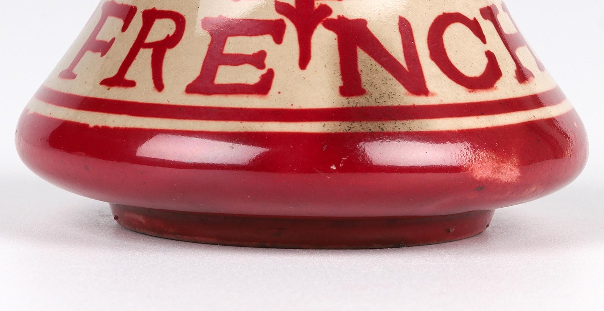 Un raro piccolo vaso in ceramica d'arte della Prima Guerra Mondiale o forse un calamaio con la scritta 