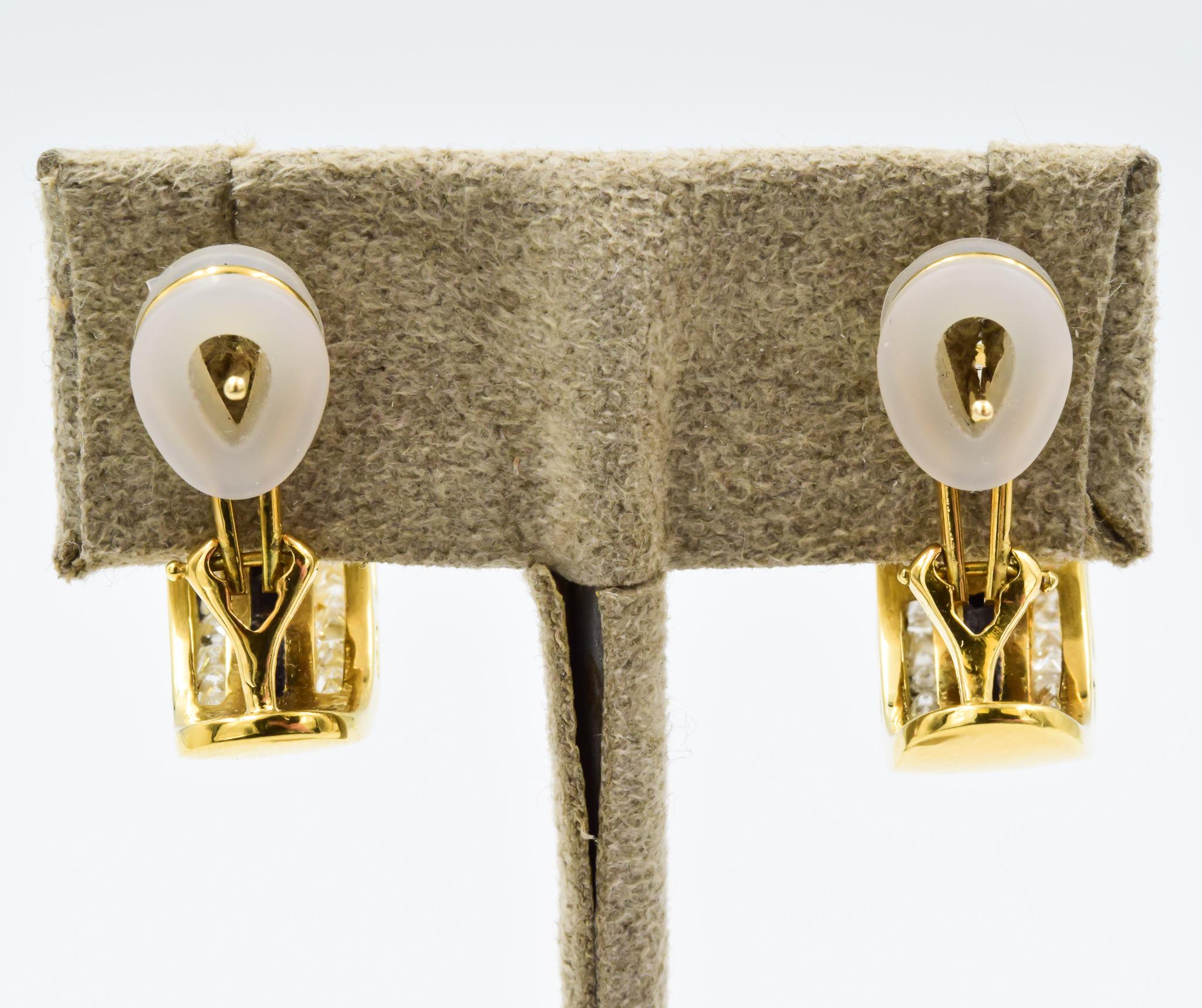 Bernard Passman Black Coral and Diamond Earring in 18 Karat Yellow Gold im Zustand „Hervorragend“ in Carmel, IN