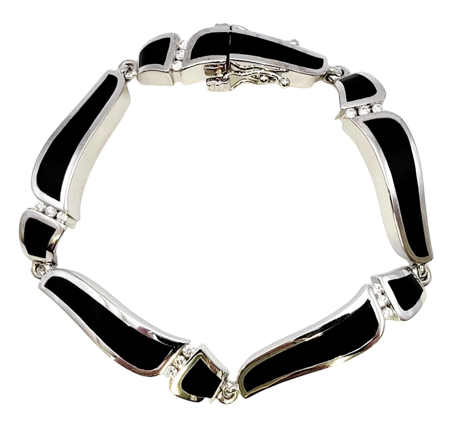 Contemporain Bernard Passman Bracelet Wave Breaker en or blanc avec corail noir et diamants en vente