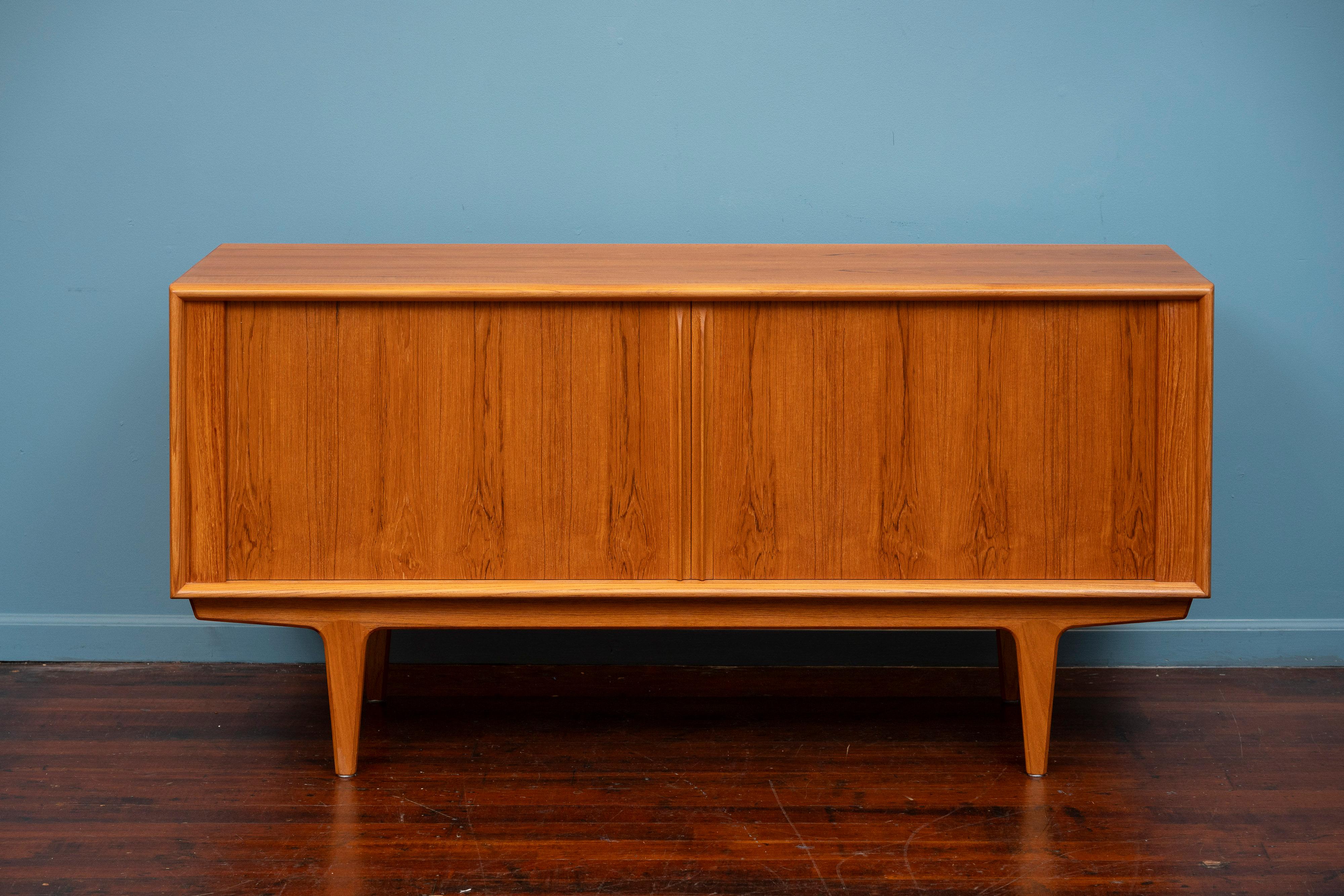 Credenza de teca Bernard Pedersen & Son Escandinavo moderno en venta