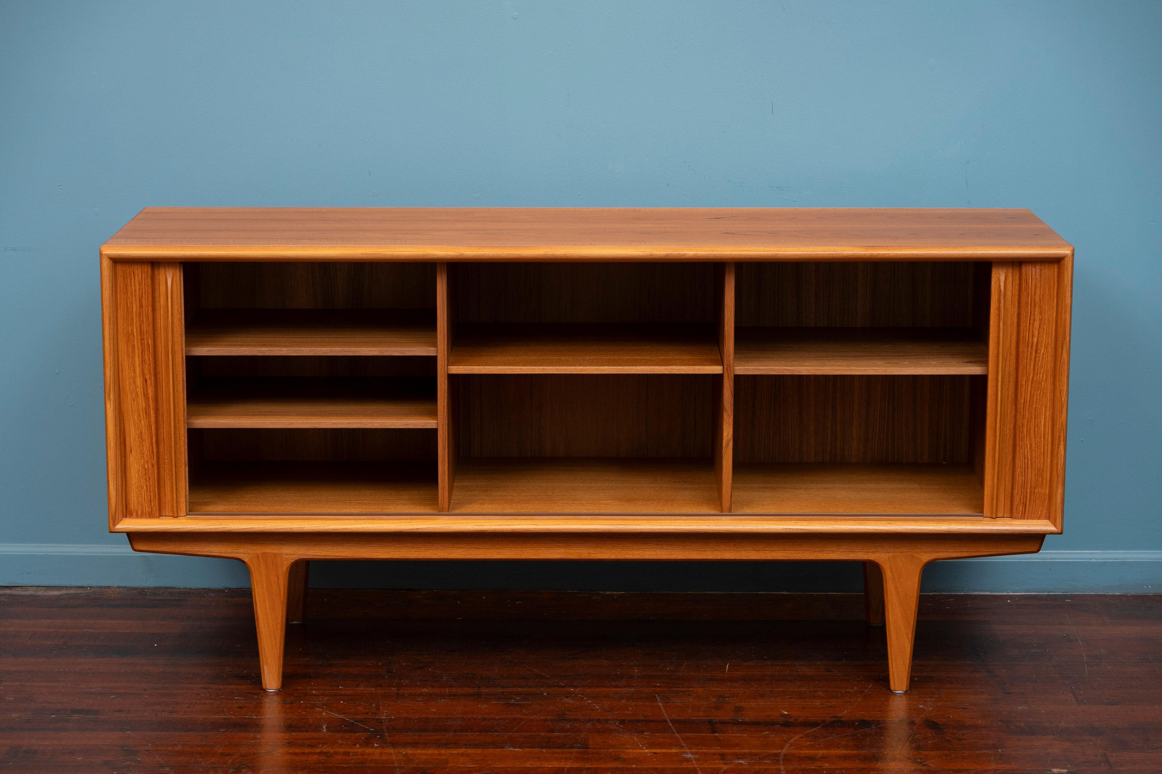 Credenza de teca Bernard Pedersen & Son en Bueno estado para la venta en San Francisco, CA