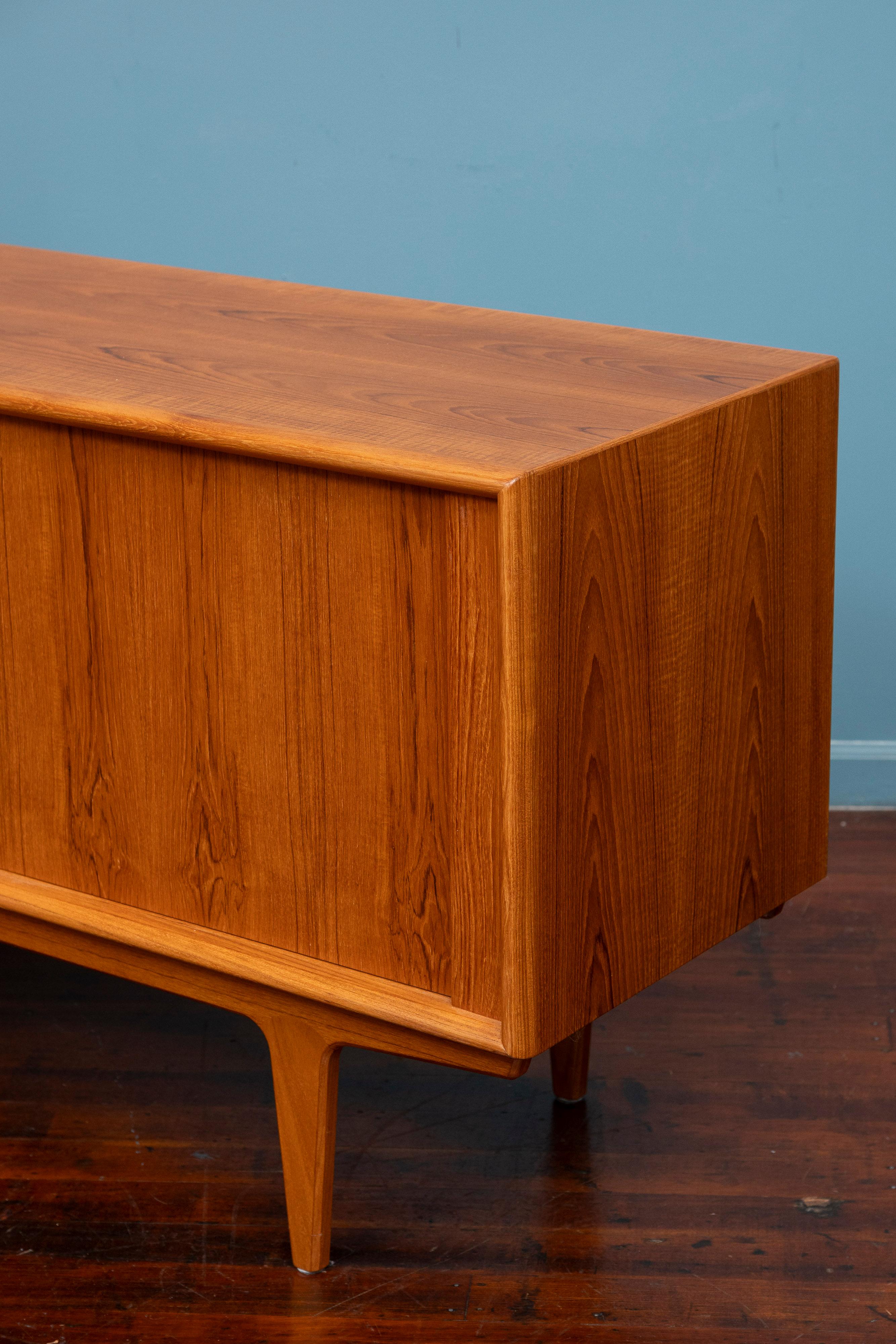 Credenza de teca Bernard Pedersen & Son en venta 2