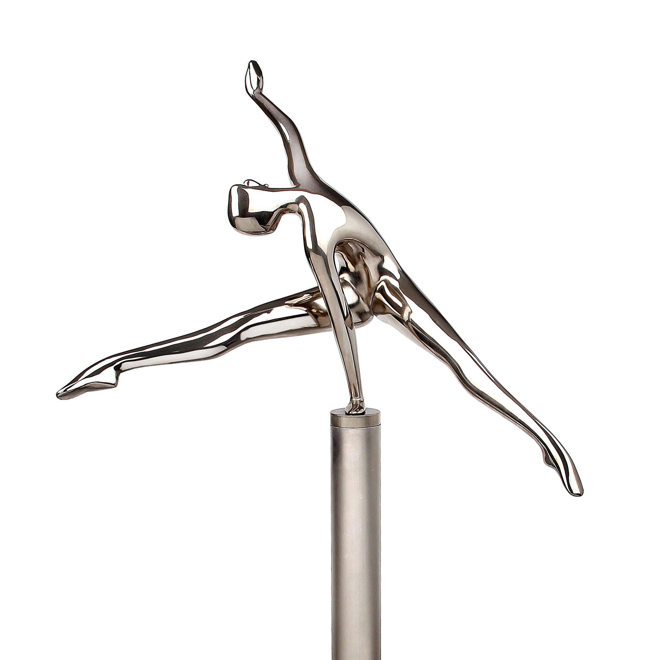 Bernard Rives 47 Gym  A Silver. EQUILIBRE  Sculpture en résine d'origine en vente 2