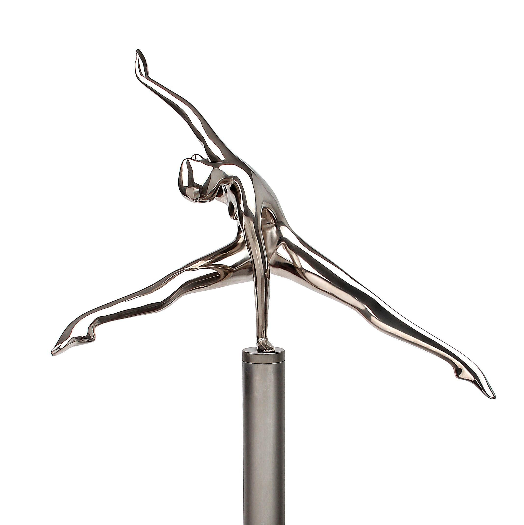 
equilibre  resin chromed
New construction and Perfect condition
Limited Edition 8  copies + 4 H.C.
base stainless steel 105 cm

Bernard Rives was born 1947 in Carcassonne (France). He studied in the High School of Photography in Köln (Germany).