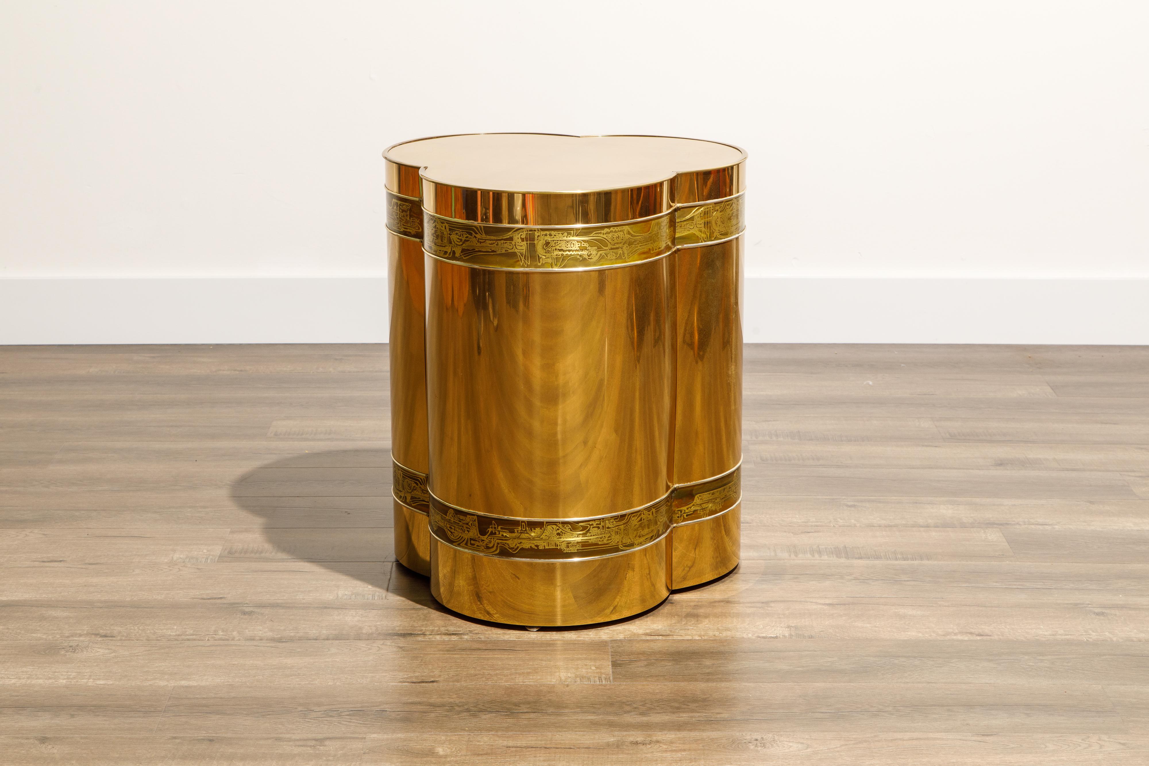 Moderno Bernard Rohne per Mastercraft Tavolo da lampada o tavolino in ottone acidato, anni '70 in vendita