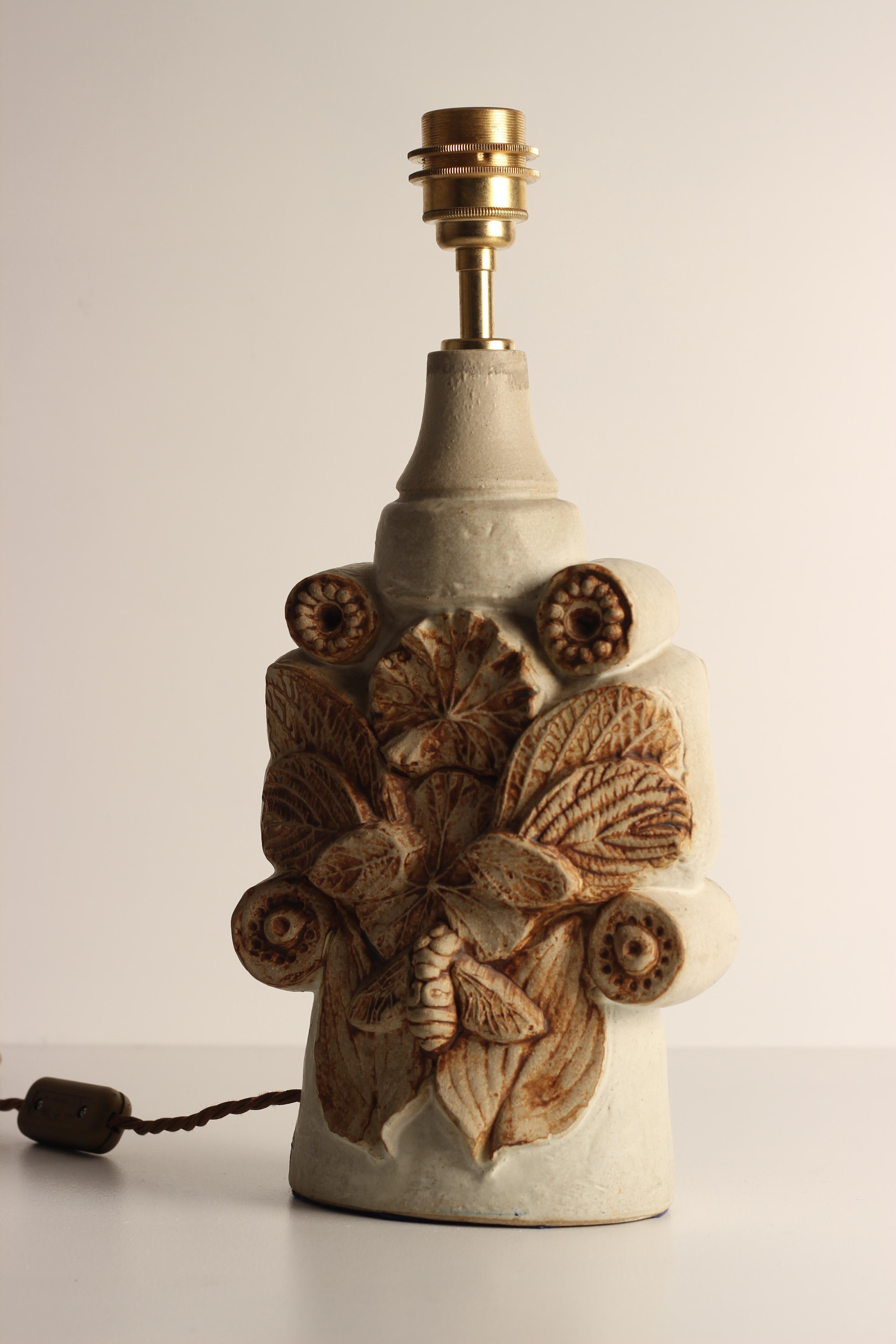 Mid-20th Century Bernard Rooke Brutalist Honey Bee and Leaf Pattern Table Light