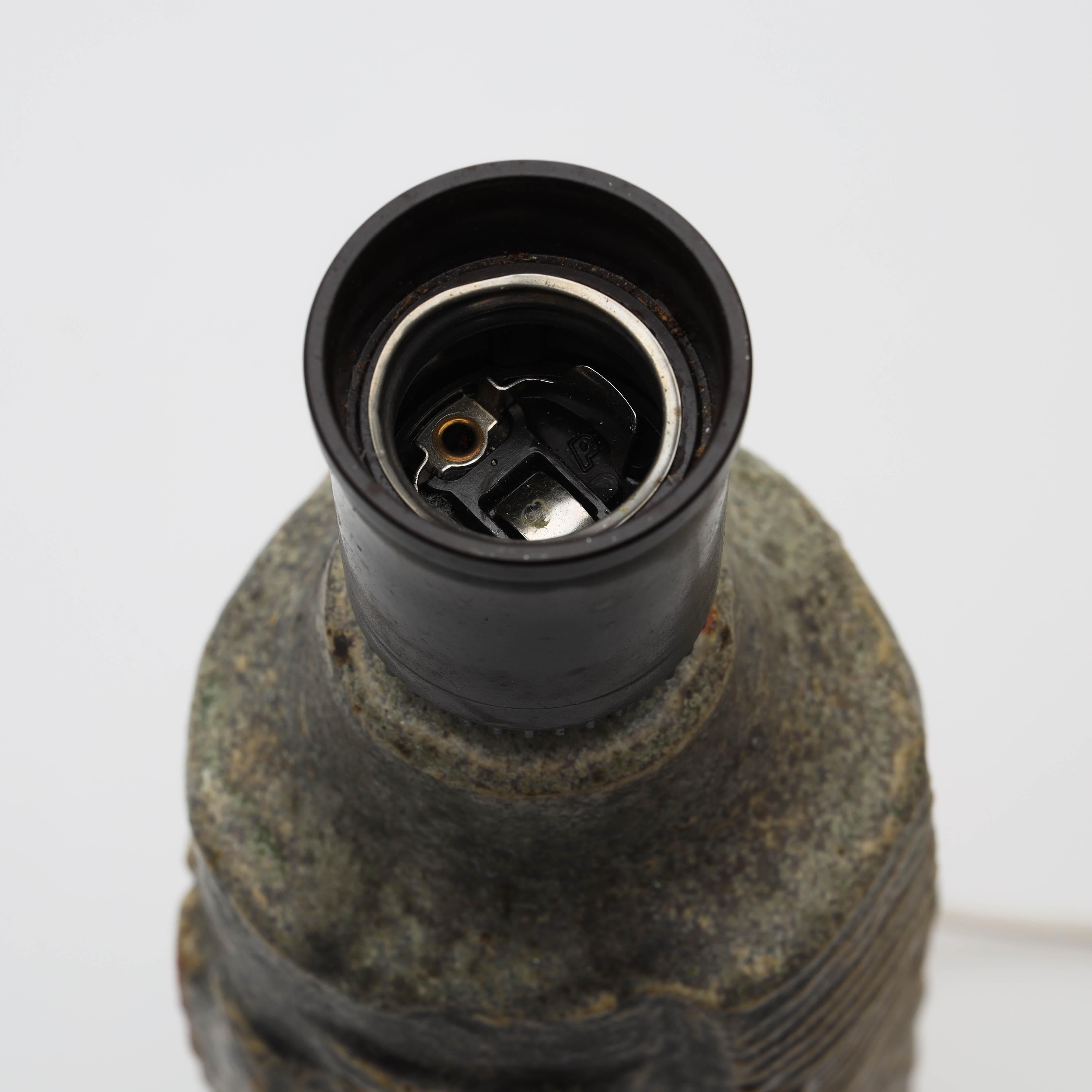 Bernard Rooke stoneware table lamp England 1960 Signed In Good Condition For Sale In Paris, FR