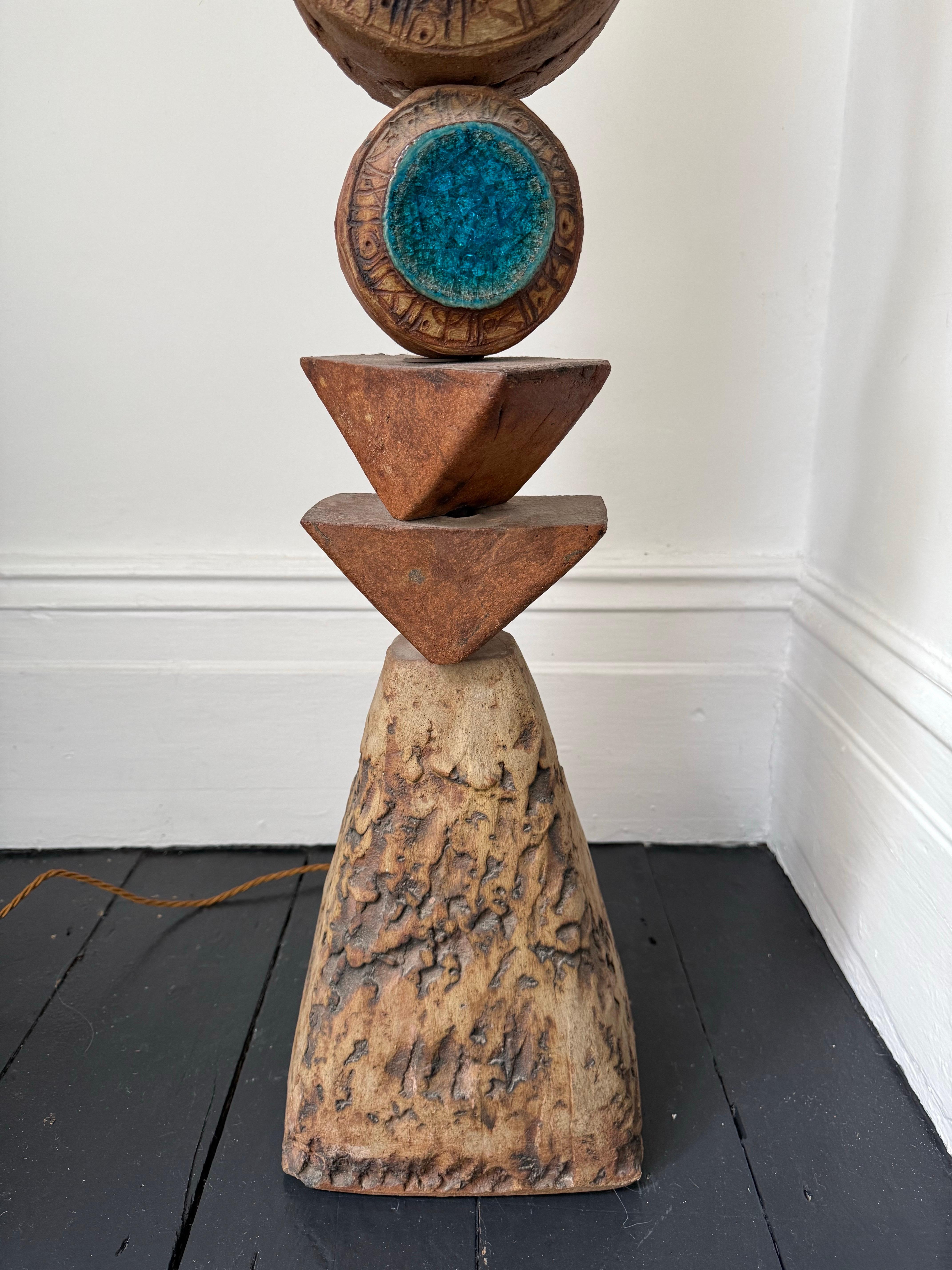 Bernard Rooke Studio Keramische TOTEM Stehlampe mit blauen Rondellen, England im Zustand „Relativ gut“ im Angebot in London, GB