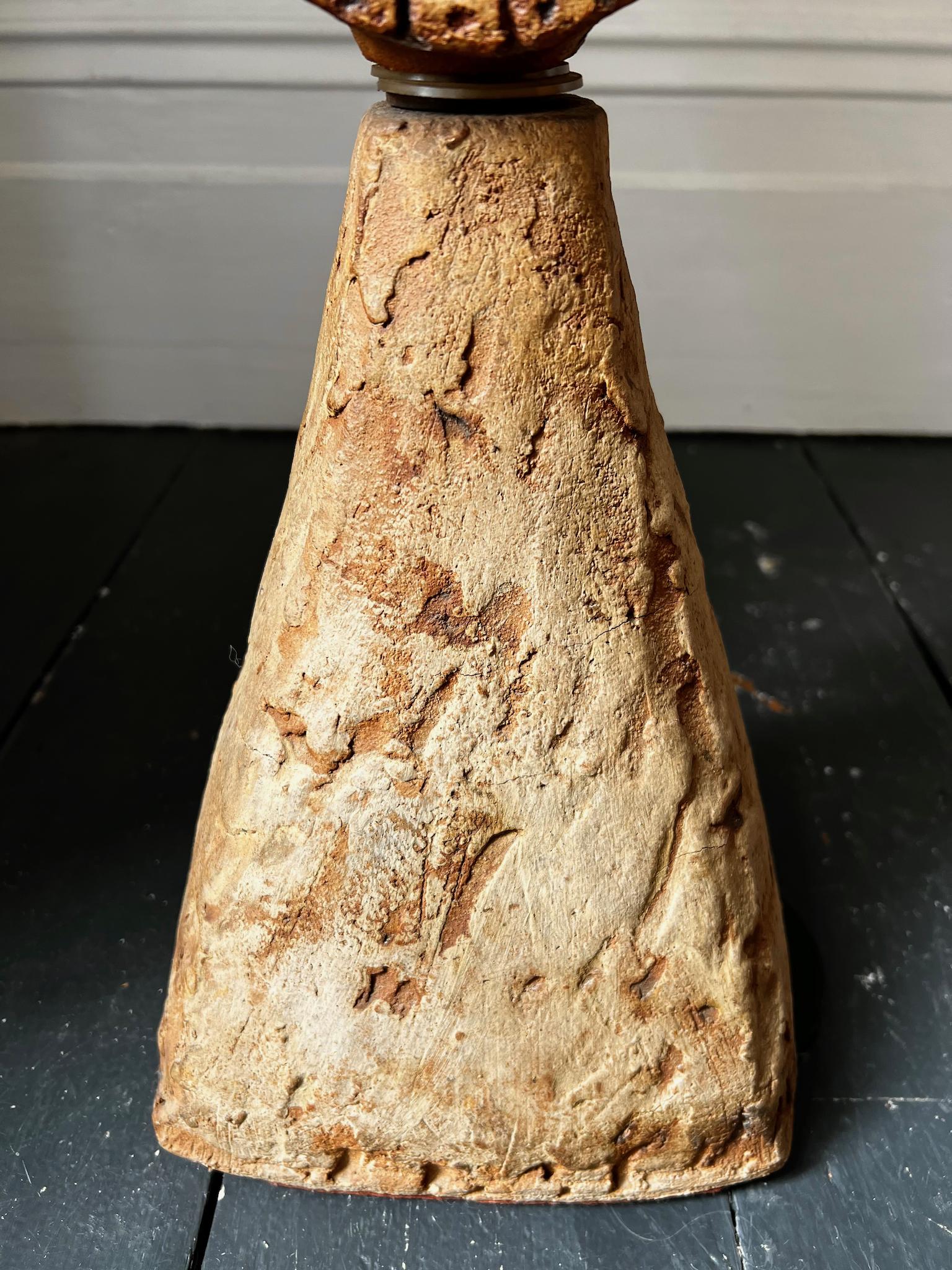 Bernard Rooke Studio Keramik-Totem-Lampe, England [II] (Metall) im Angebot