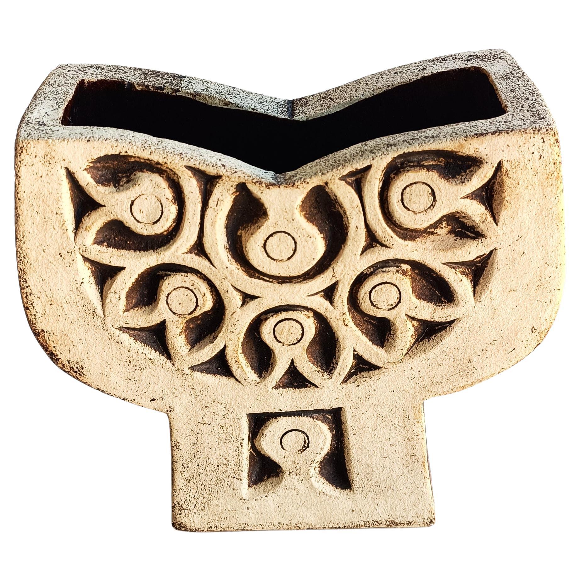 Mid-Century Modern Bernard Rooke Studio Pottery Brutalist Hand-Carved Sculptural Jardinere, 1960s