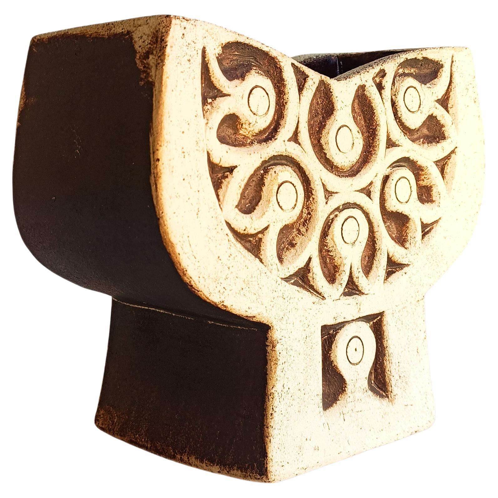 Bernard Rooke Studio Pottery Brutalist Hand-Carved Sculptural Jardinere, 1960s In Excellent Condition In Valencia, VC