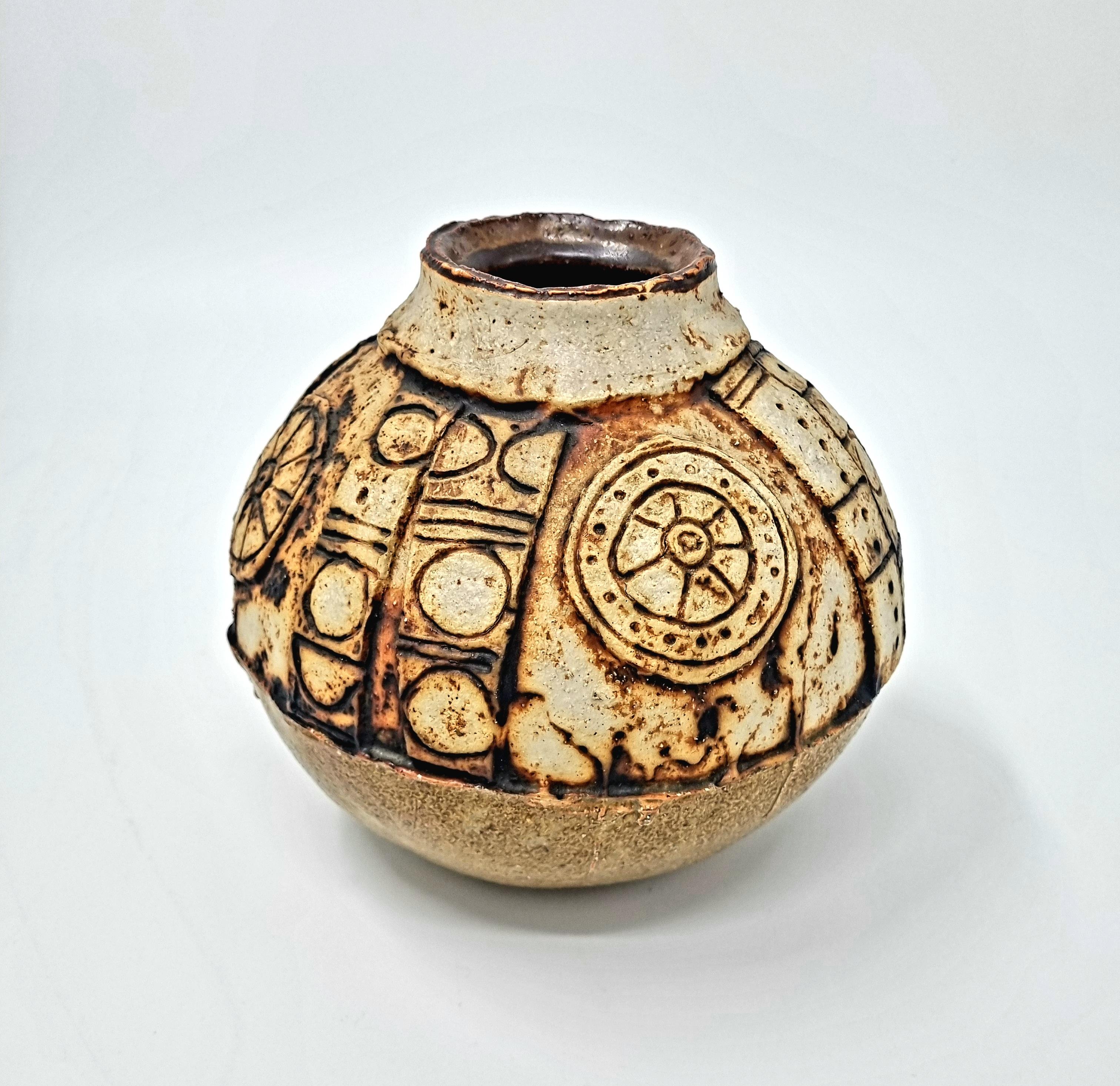 Bernard Rooke Studio Pottery / Vase Circa 1960er Jahre (Brutalismus) im Angebot
