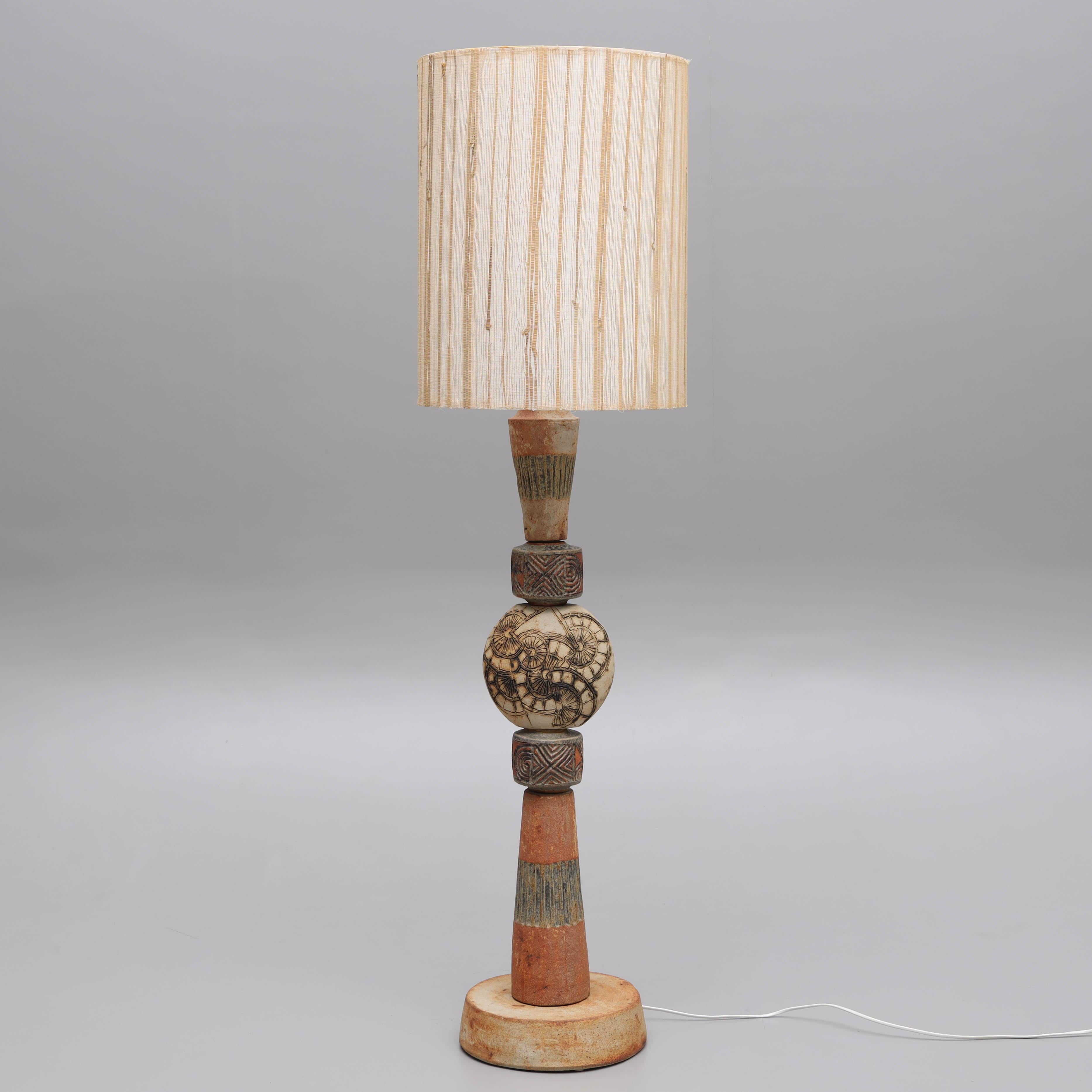 Bernard Rooke totem floor lamp terracotta England 1960 Signed For Sale 1