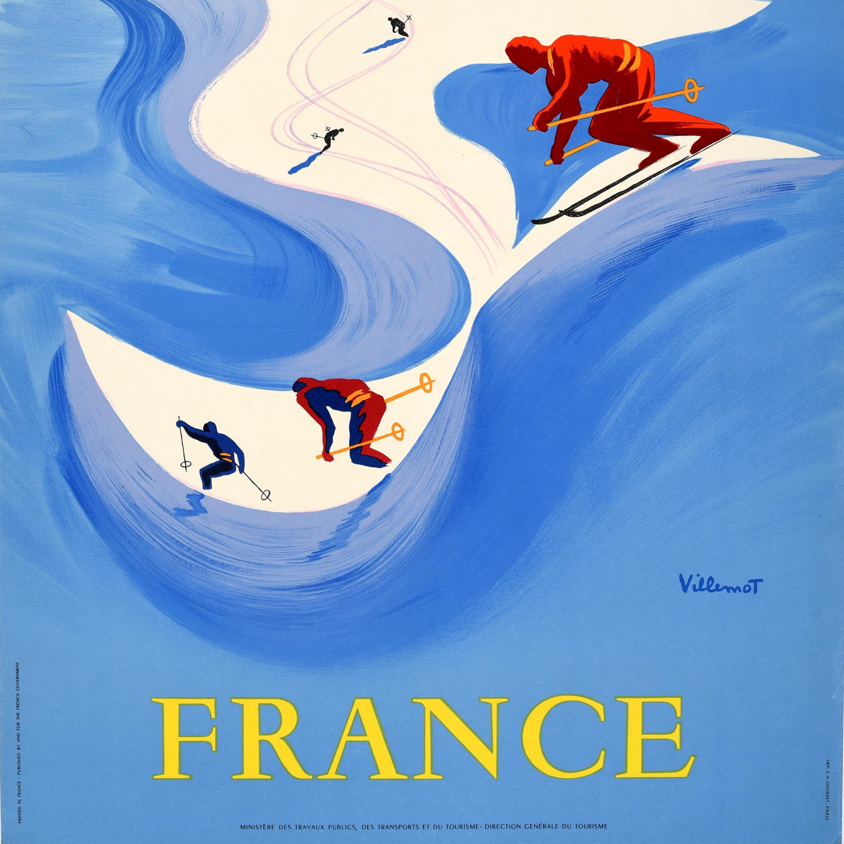Original Vintage-Skireiseplakat - Winter Sports Fly Air France - mit farbenfrohen Motiven des bekannten Grafikers Bernard Villemot (1911-1989), die Skifahrer auf verschneiten Berghängen in Weiß- und Blautönen zeigen, die von einer stilisierten Sonne