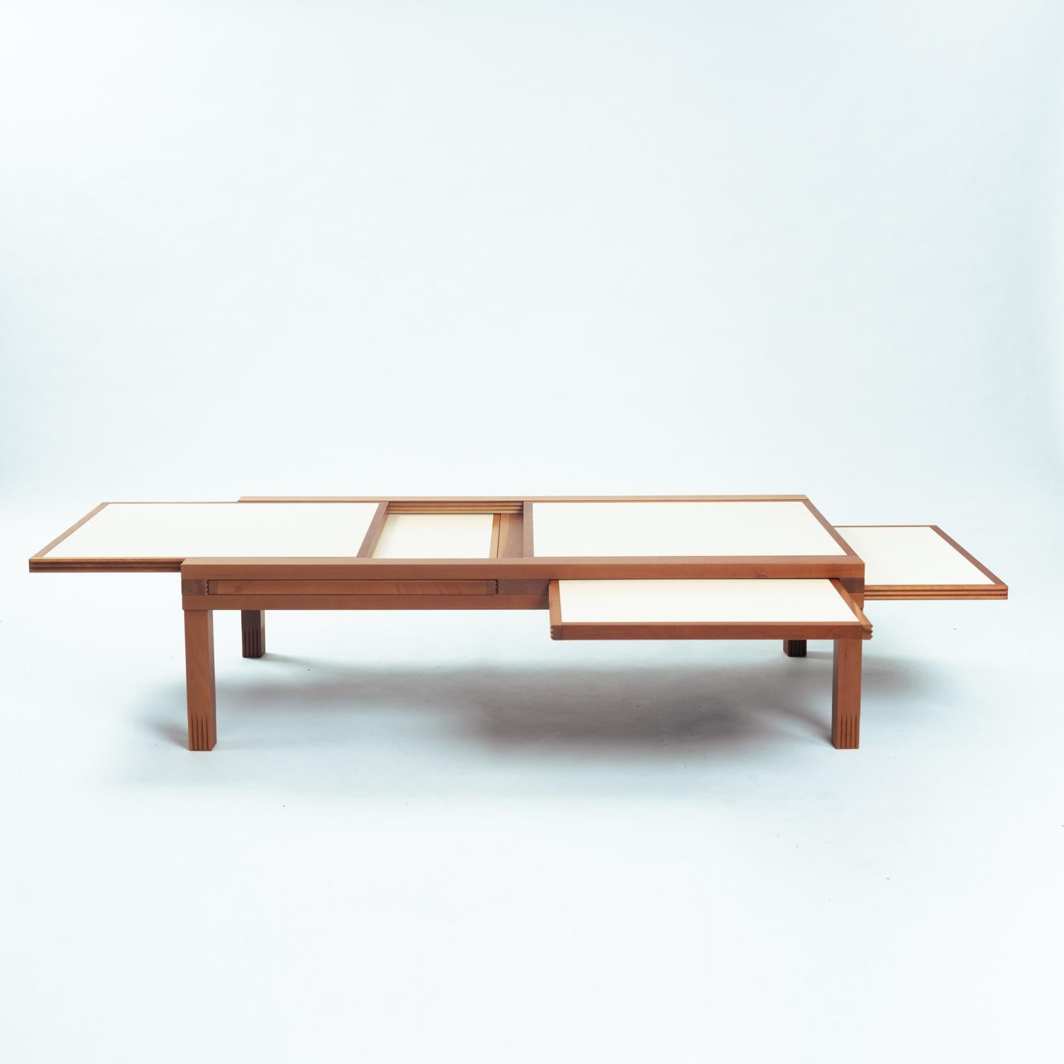 italien Table basse Bellato de Bernard Vuarnesson avec plateaux réversibles bleu blanc, 1970 en vente